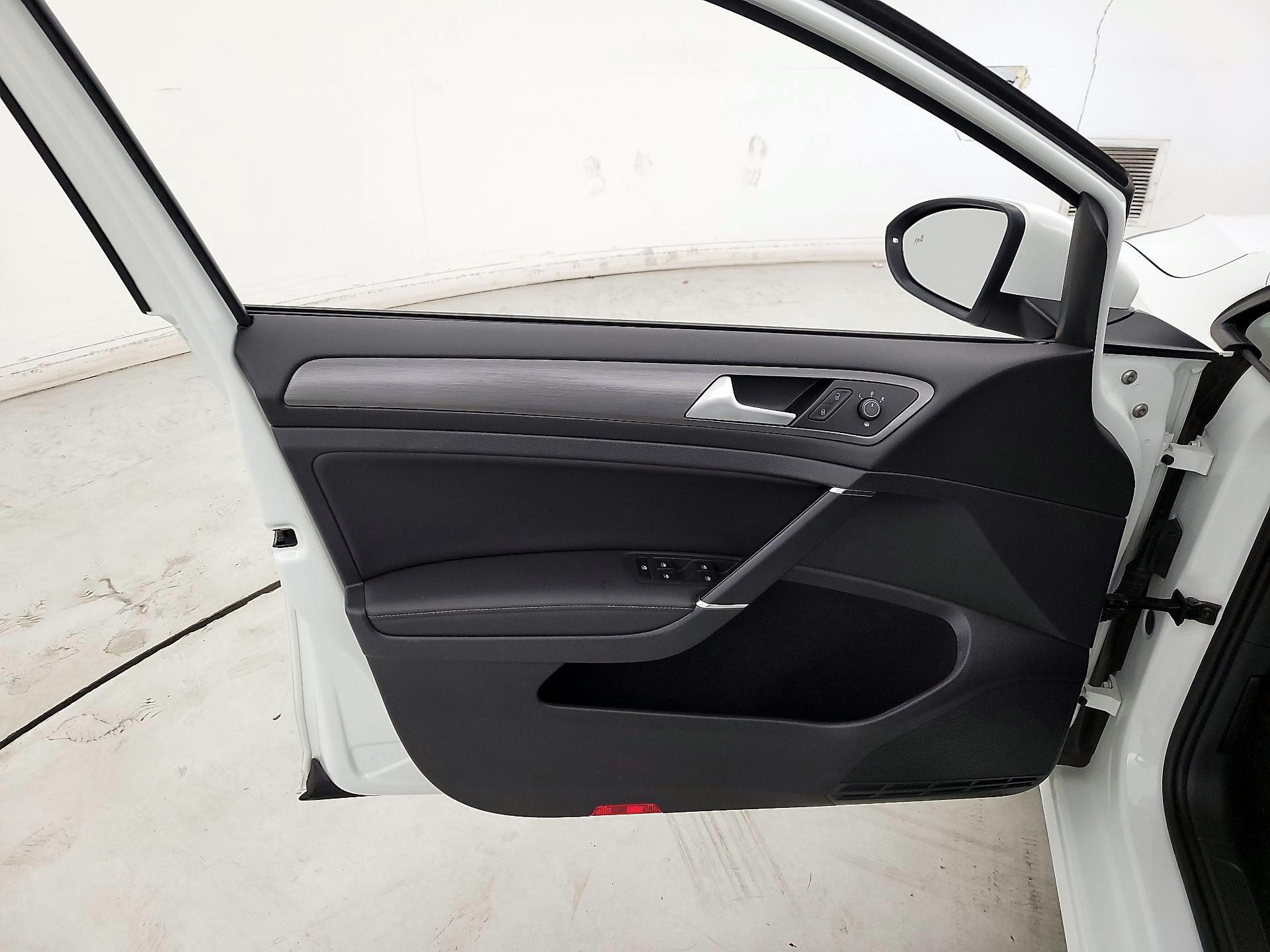 Thumbnail: 2020 Volkswagen Golf - 12