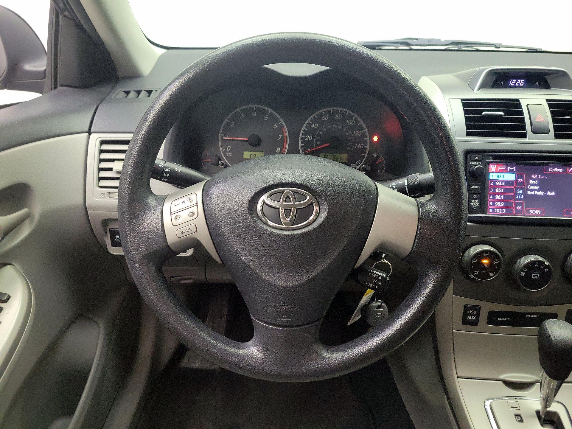 Thumbnail: 2013 Toyota Corolla - 10