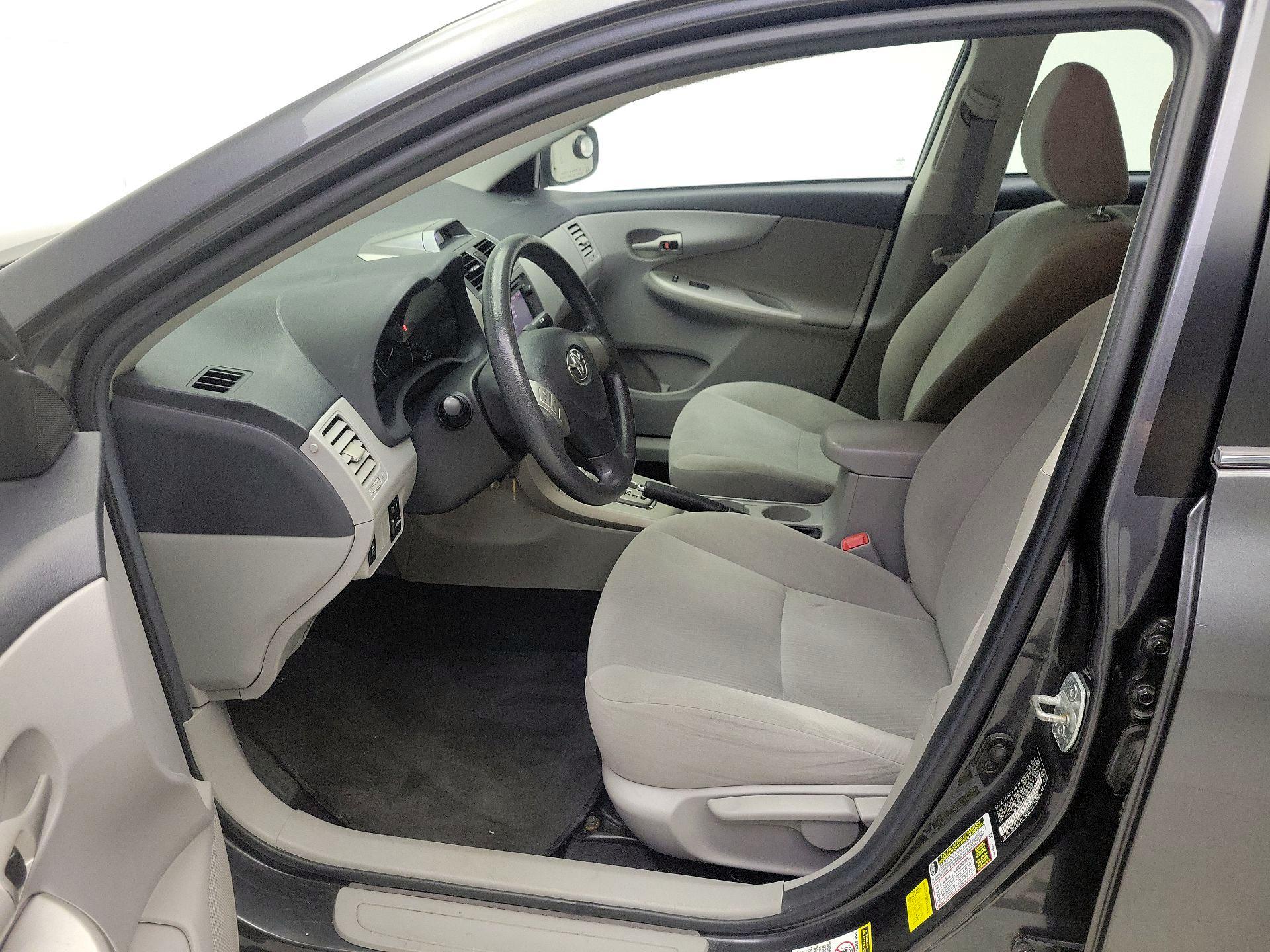 Thumbnail: 2013 Toyota Corolla - 11