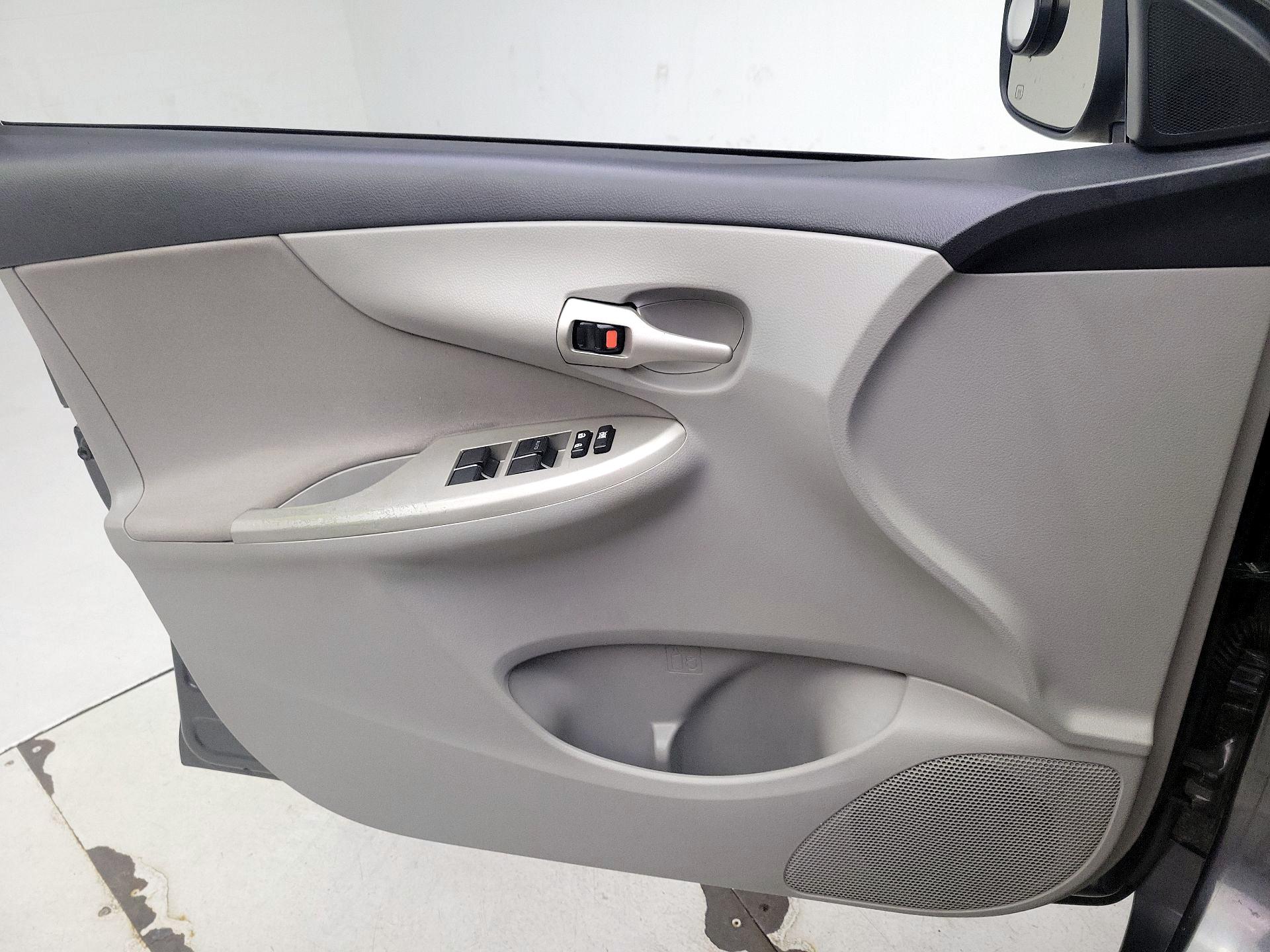Thumbnail: 2013 Toyota Corolla - 12