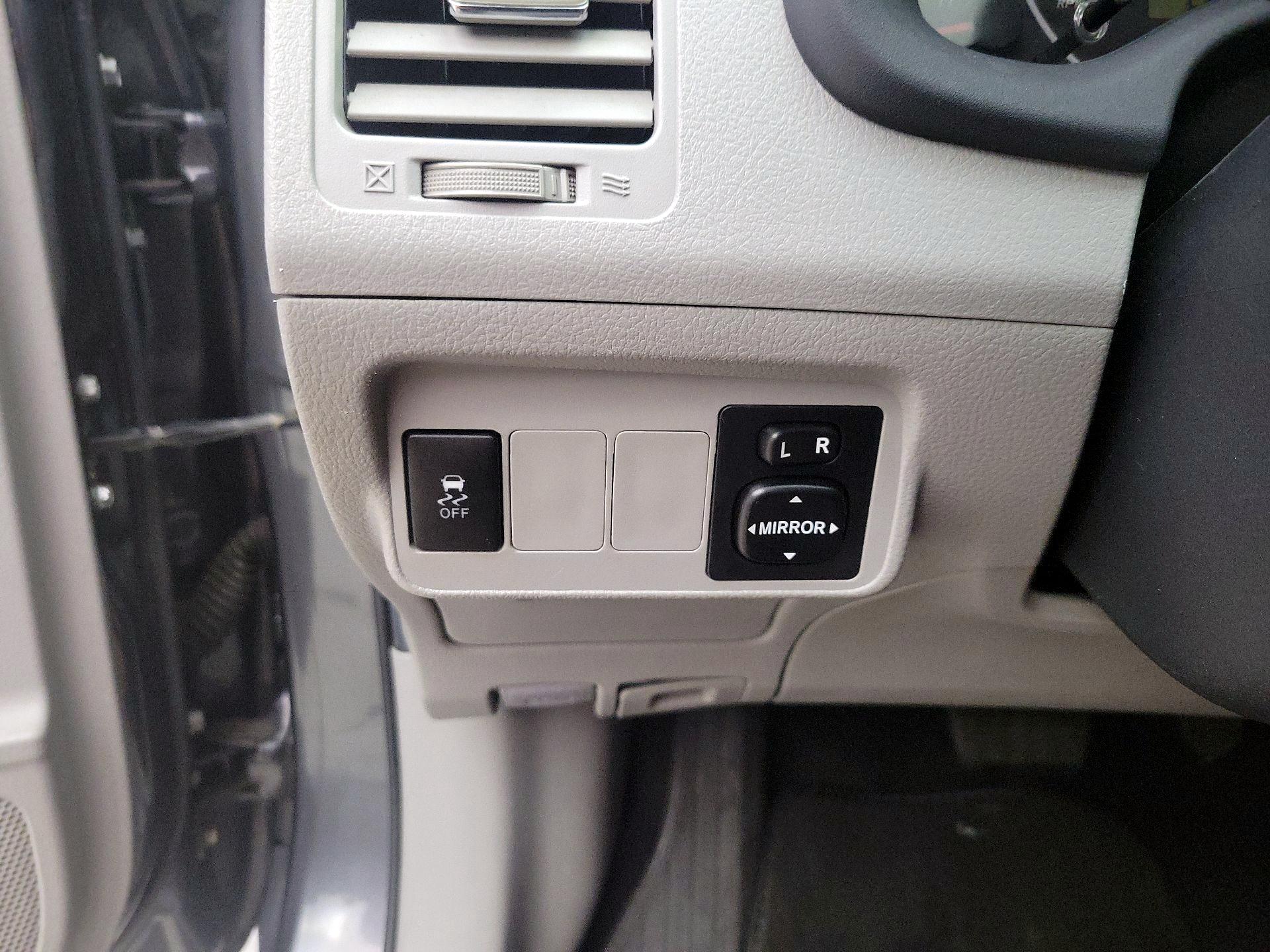 Thumbnail: 2013 Toyota Corolla - 13