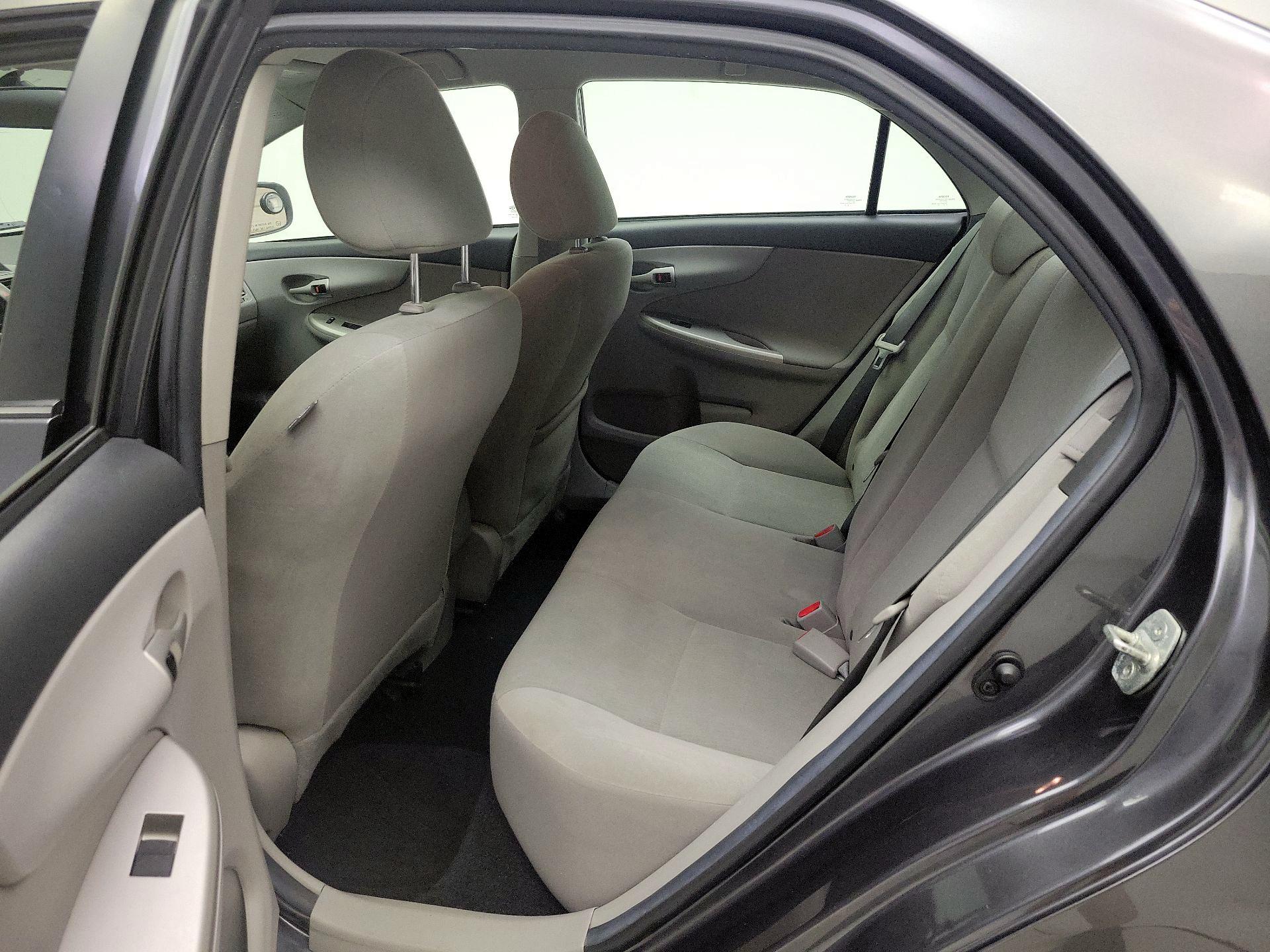 Thumbnail: 2013 Toyota Corolla - 18