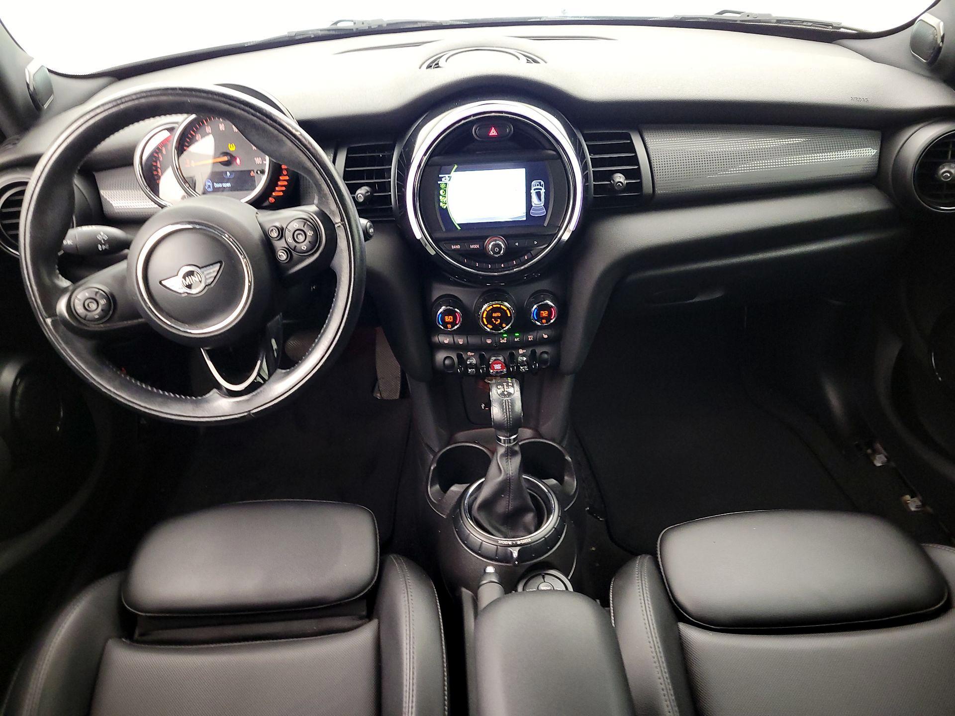 Thumbnail: 2017 MINI Cooper Hardtop - 9