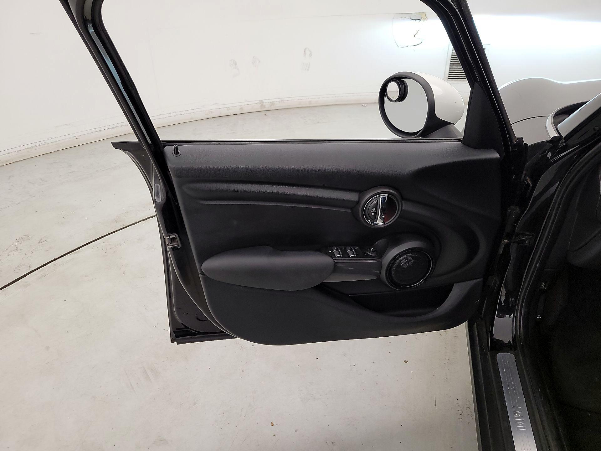 Thumbnail: 2017 MINI Cooper Hardtop - 12