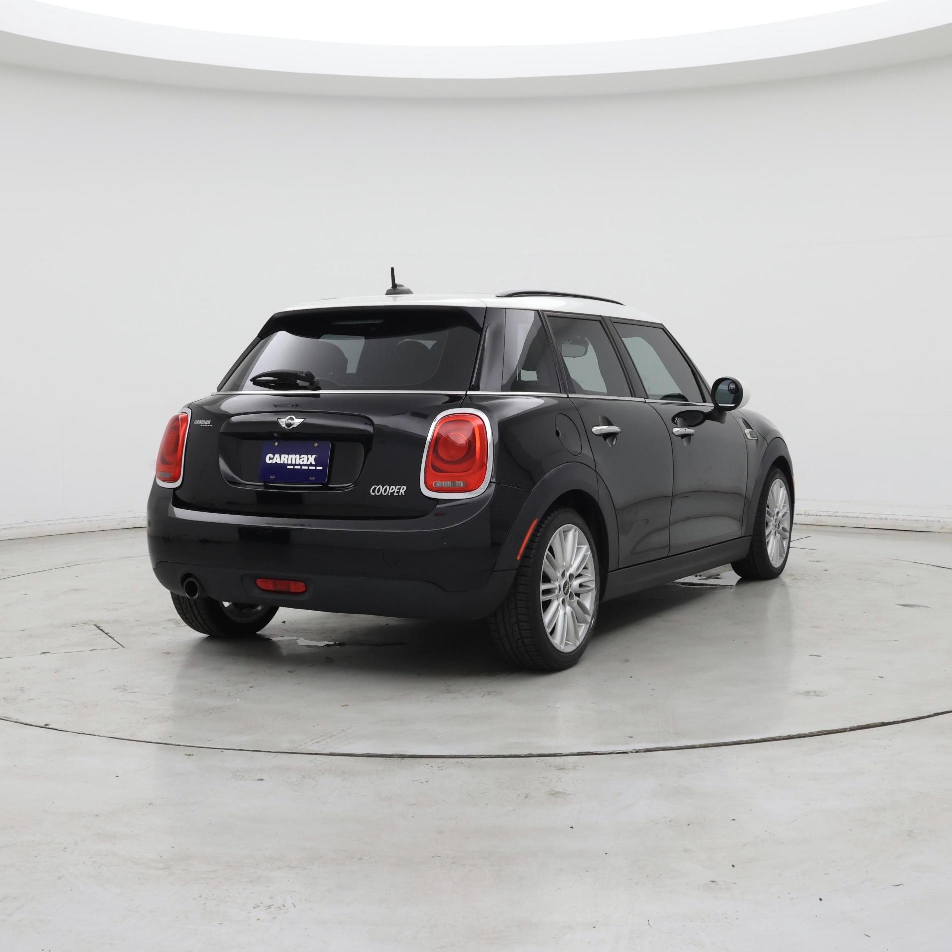 Thumbnail: 2017 MINI Cooper Hardtop - 8