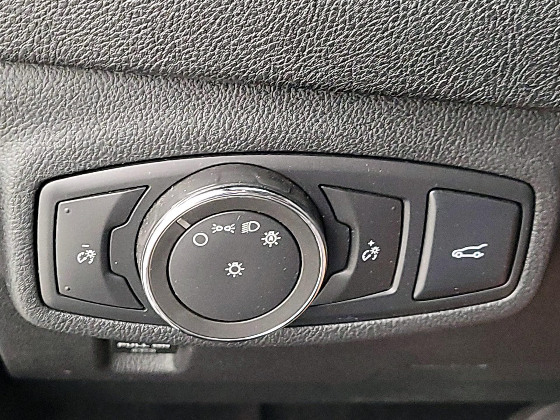 Thumbnail: 2017 Lincoln MKC - 13