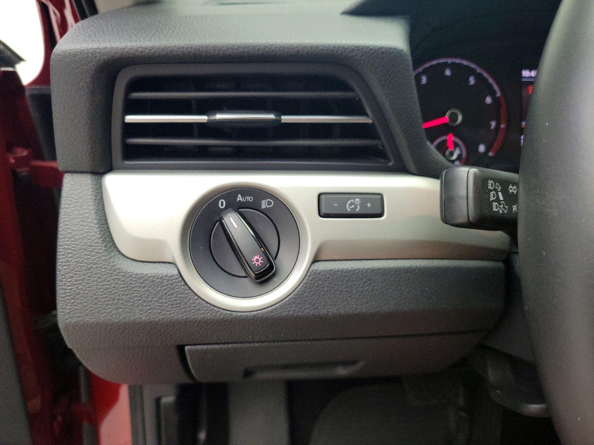 Thumbnail: 2021 Volkswagen Passat - 13