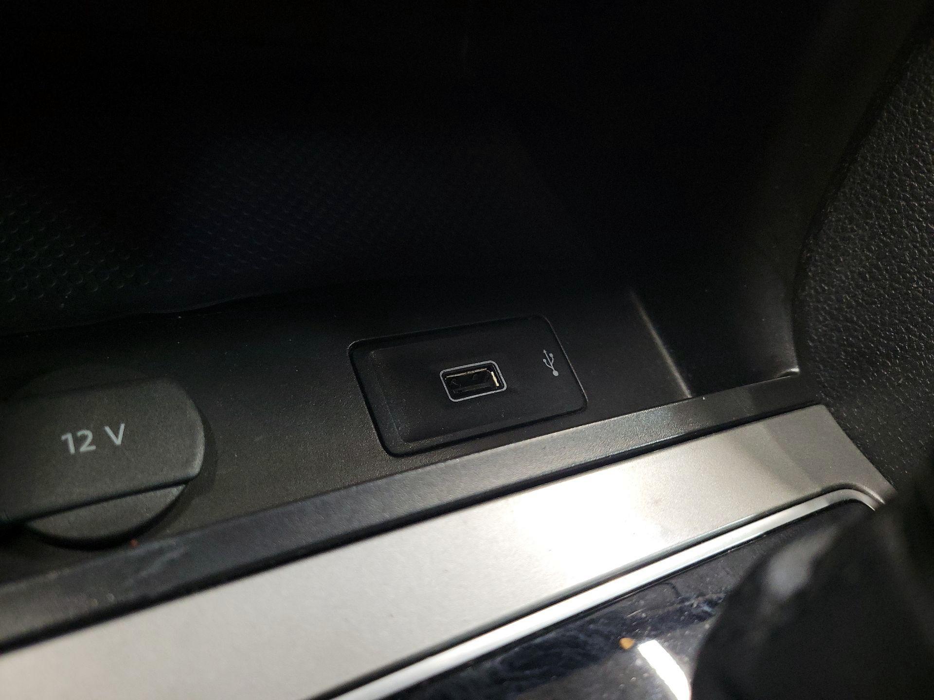 Thumbnail: 2021 Volkswagen Passat - 18