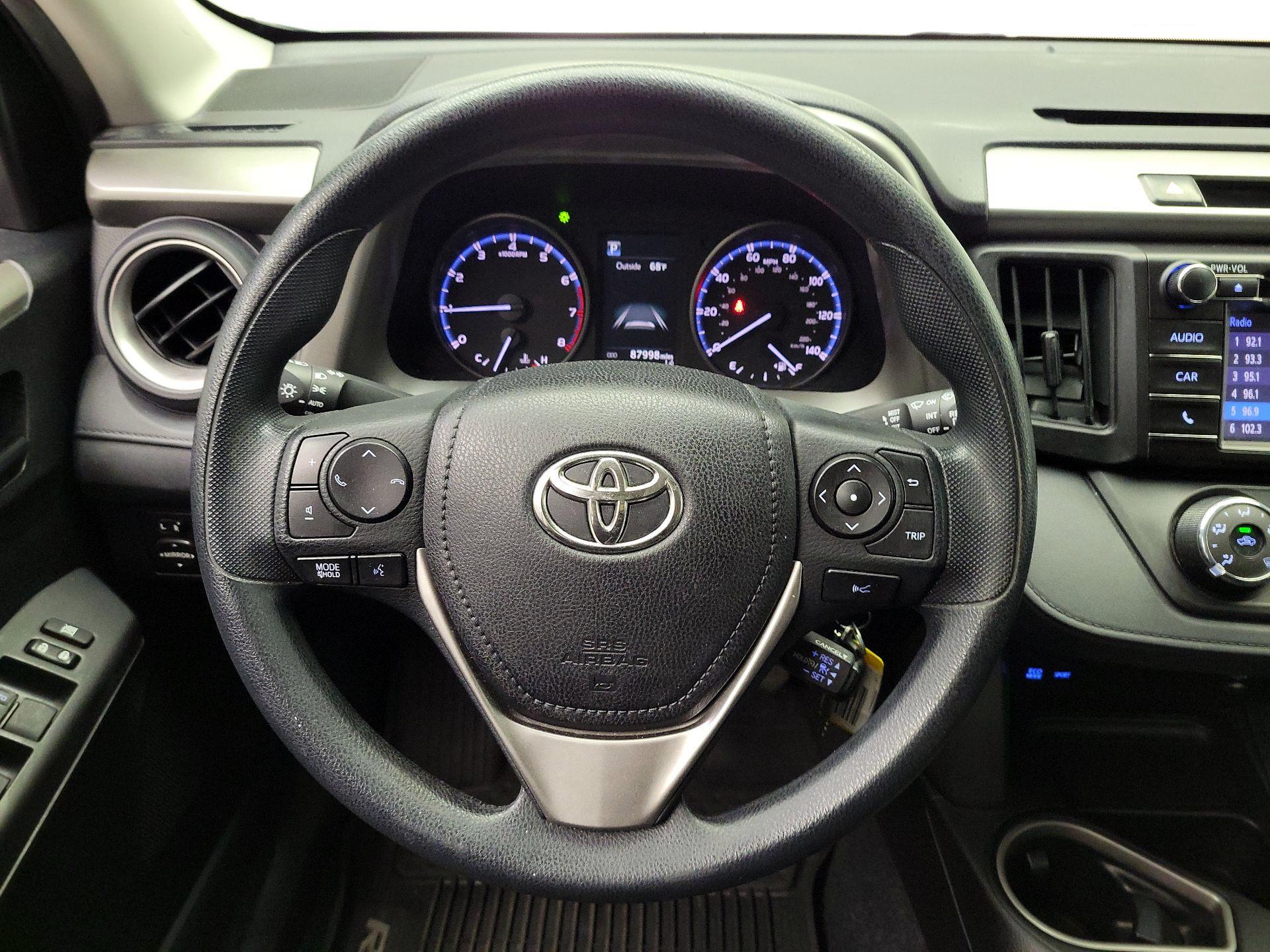 Thumbnail: 2017 Toyota RAV4 - 10
