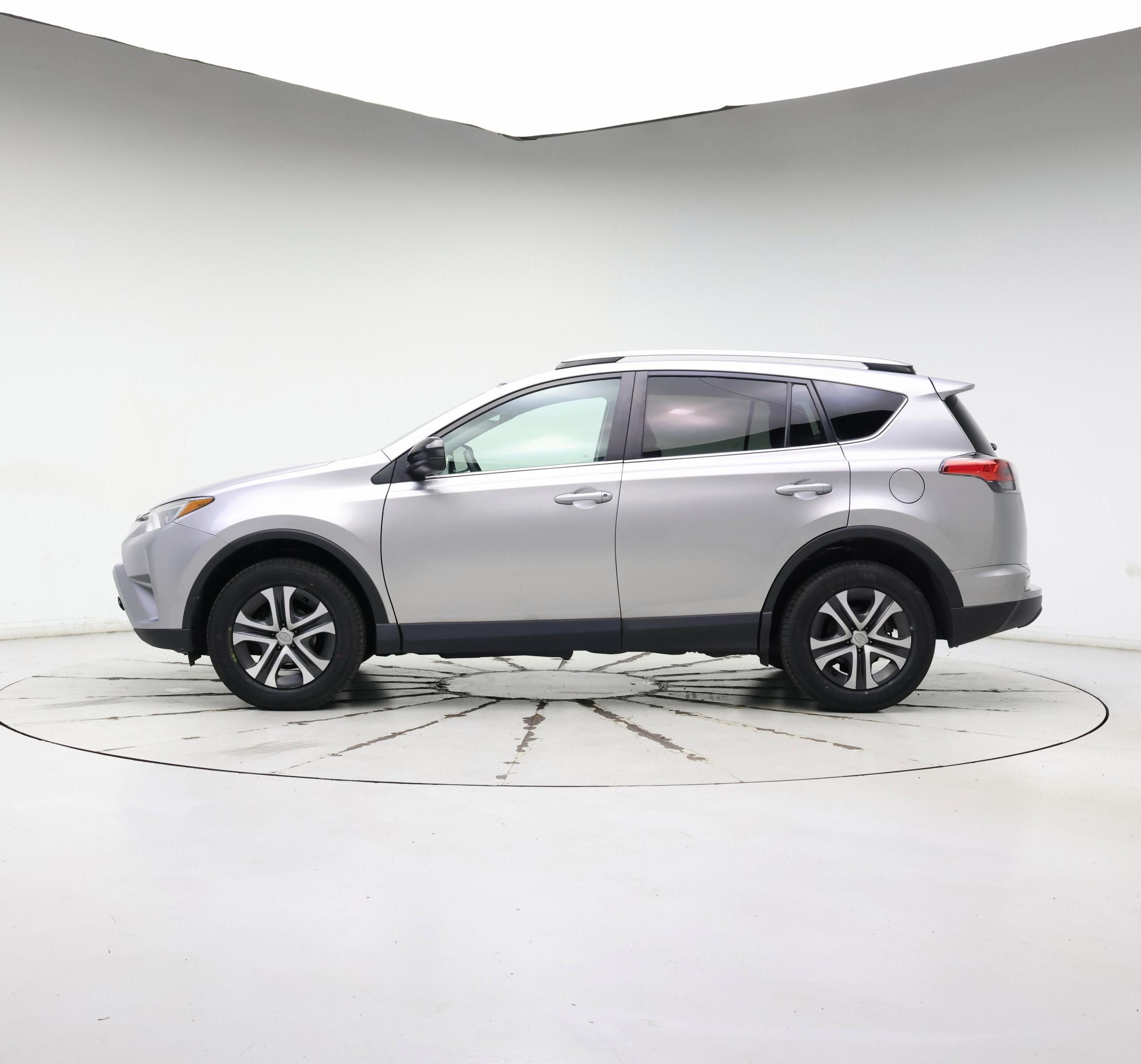 Thumbnail: 2017 Toyota RAV4 - 3