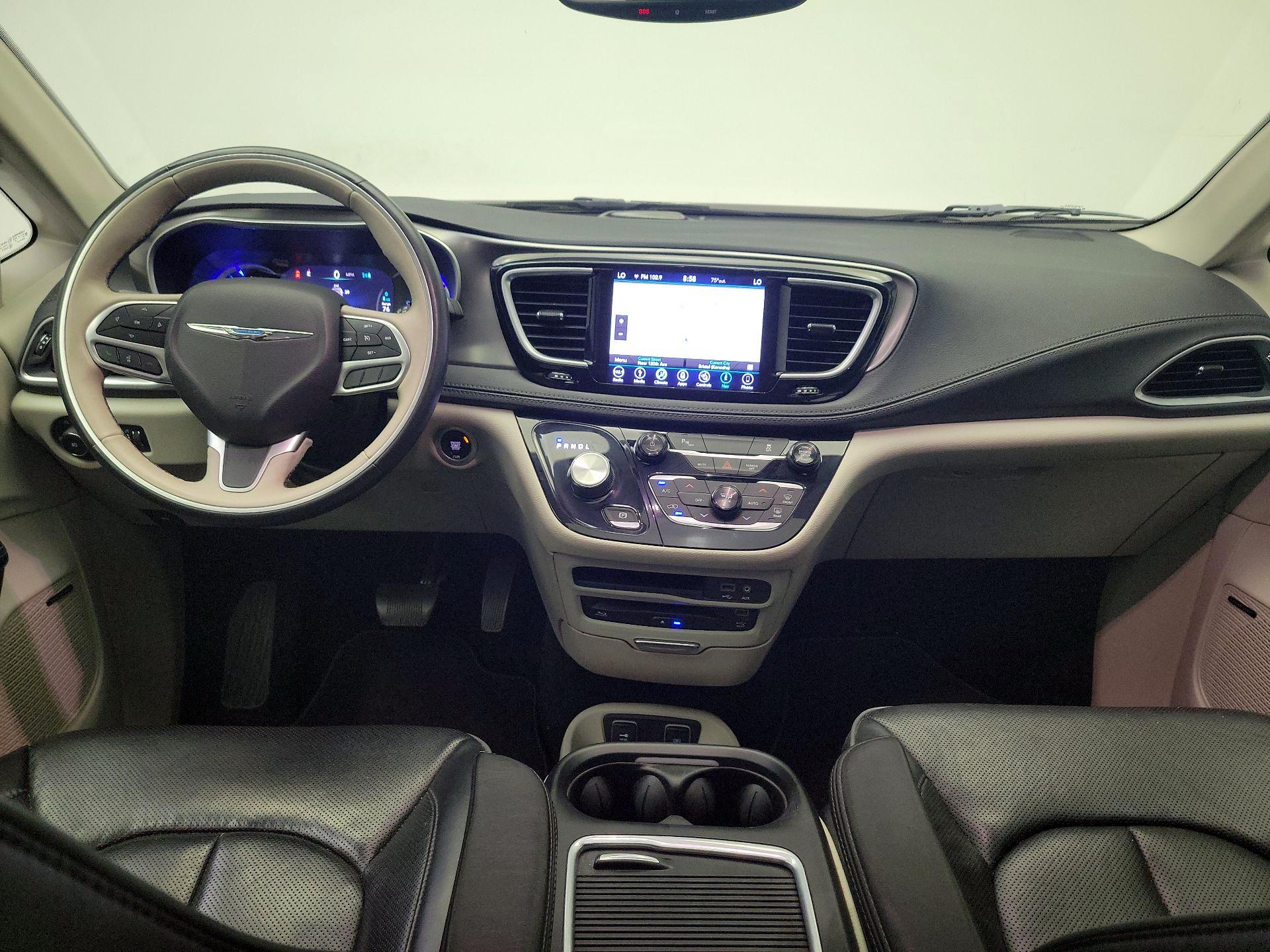 Thumbnail: 2018 Chrysler Pacifica - 9
