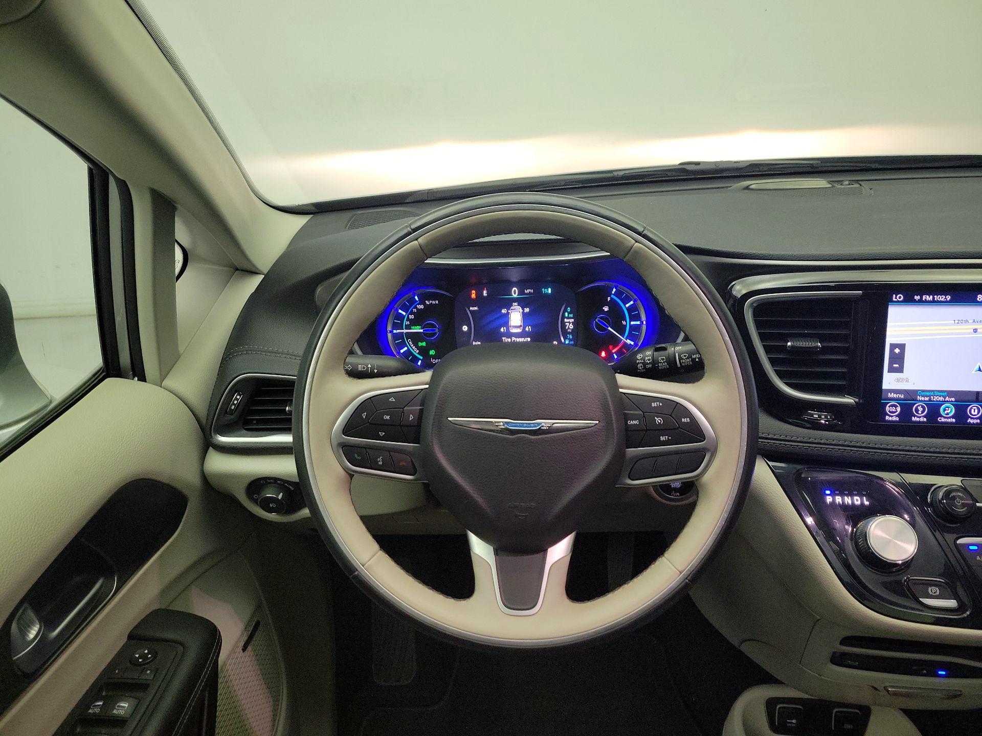 Thumbnail: 2018 Chrysler Pacifica - 10