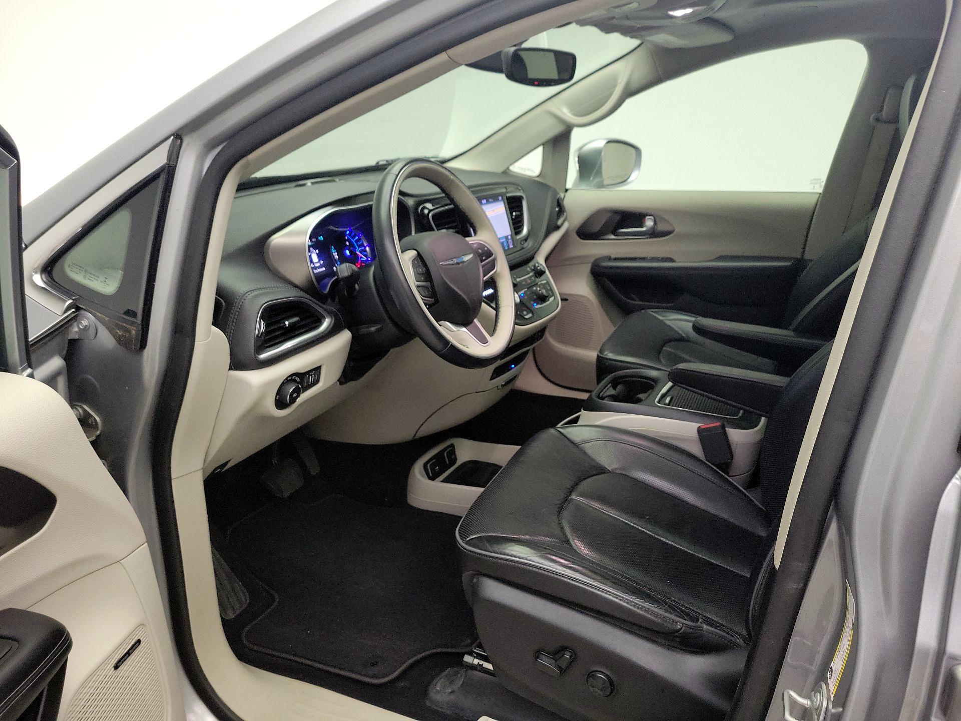 Thumbnail: 2018 Chrysler Pacifica - 11