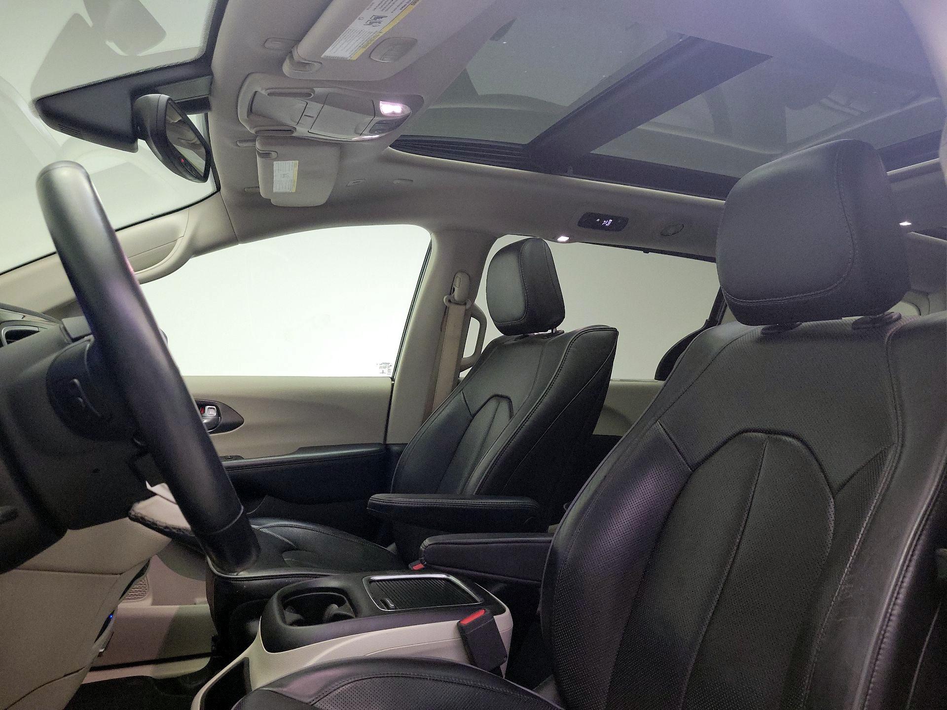 Thumbnail: 2018 Chrysler Pacifica - 20