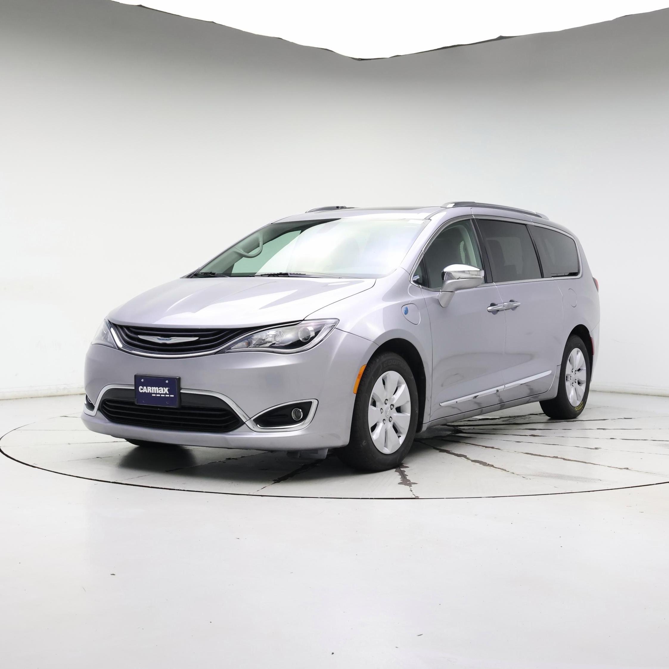 Thumbnail: 2018 Chrysler Pacifica - 4
