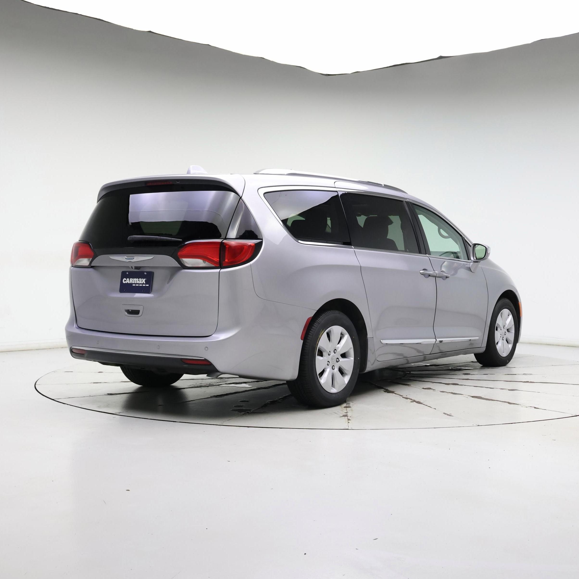 Thumbnail: 2018 Chrysler Pacifica - 8
