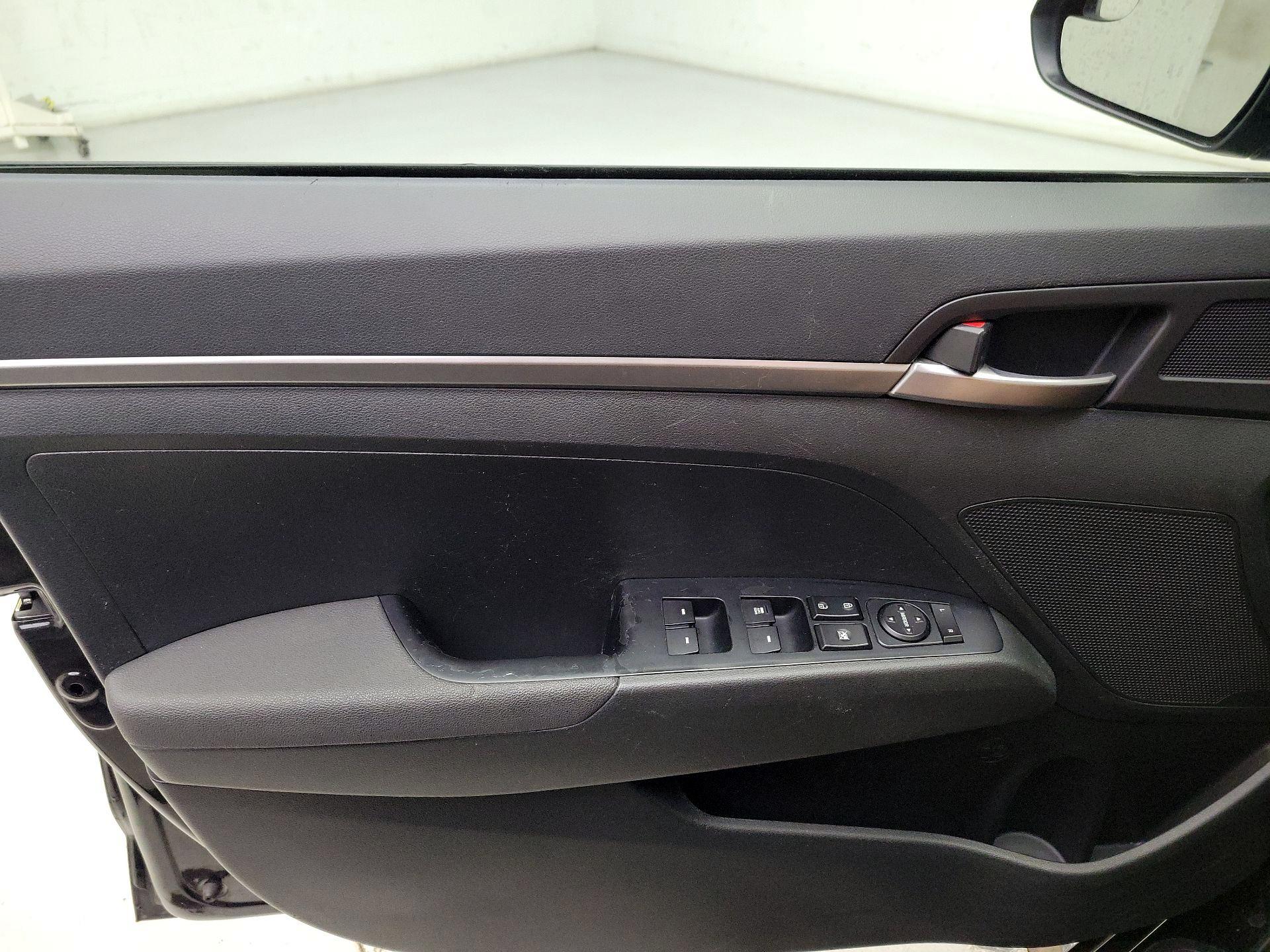 Thumbnail: 2019 Hyundai Elantra - 12