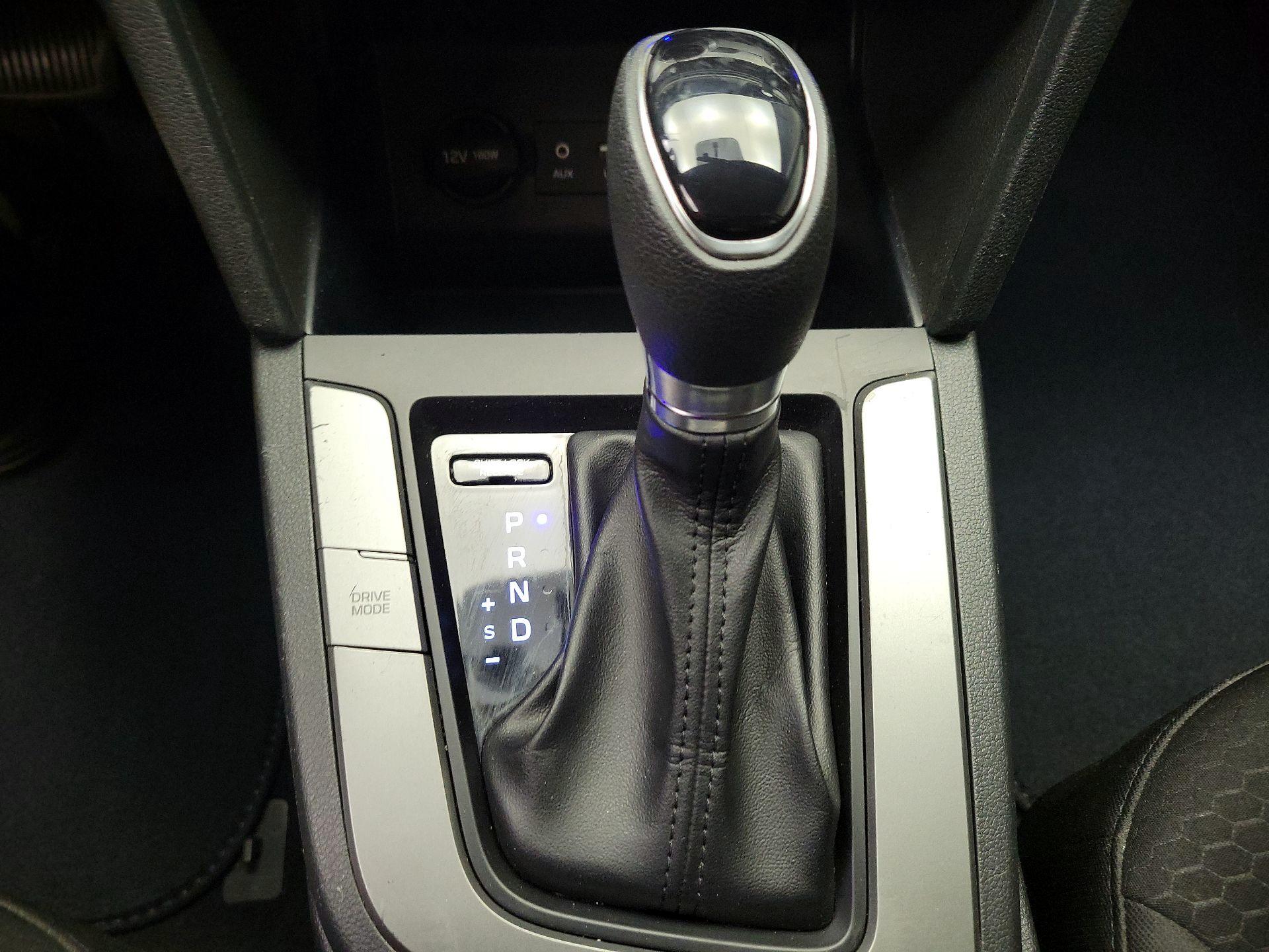 Thumbnail: 2019 Hyundai Elantra - 17