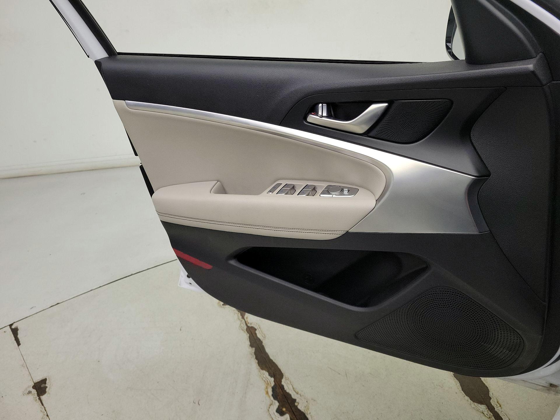 Thumbnail: 2019 Genesis G70 - 12