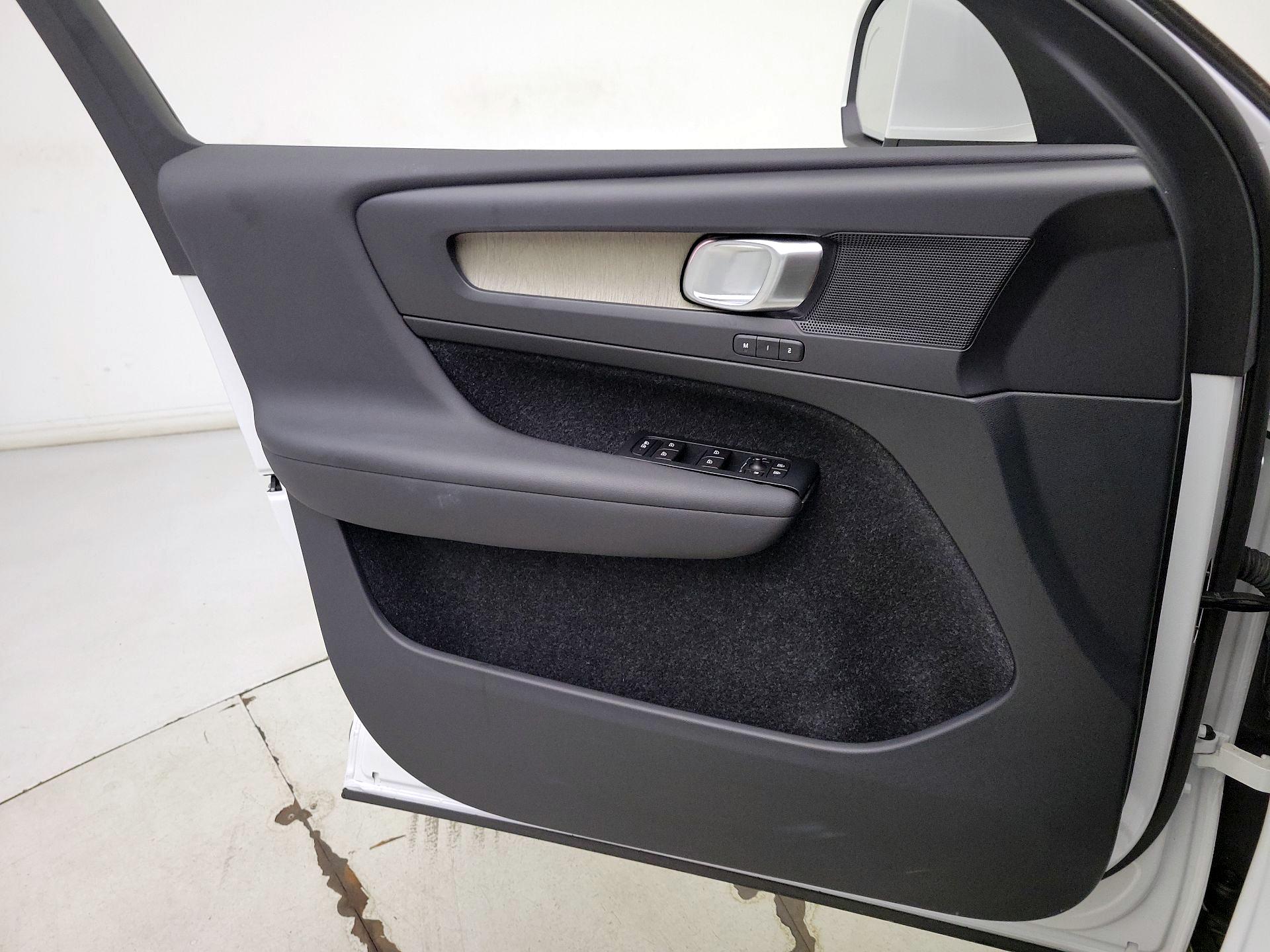 Thumbnail: 2019 Volvo XC40 - 12