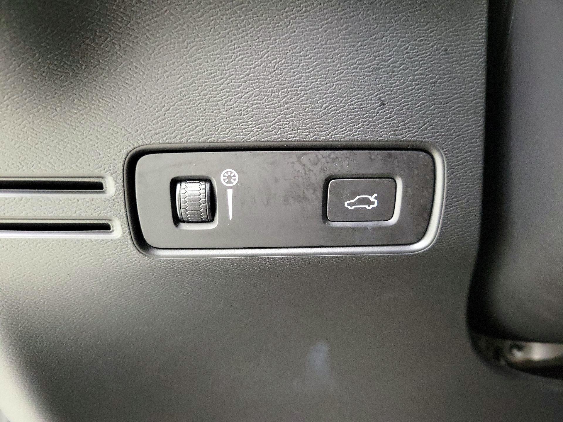 Thumbnail: 2019 Volvo XC40 - 13