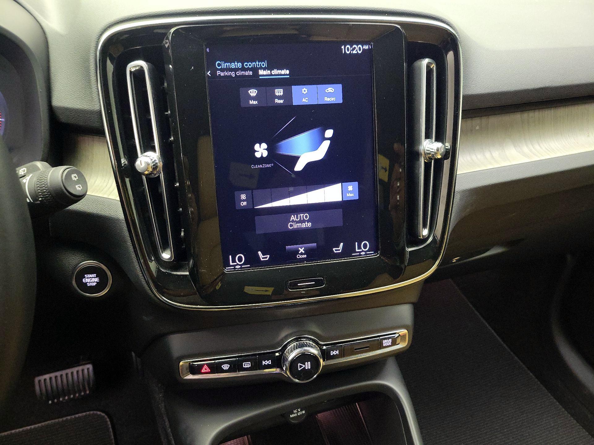Thumbnail: 2019 Volvo XC40 - 17