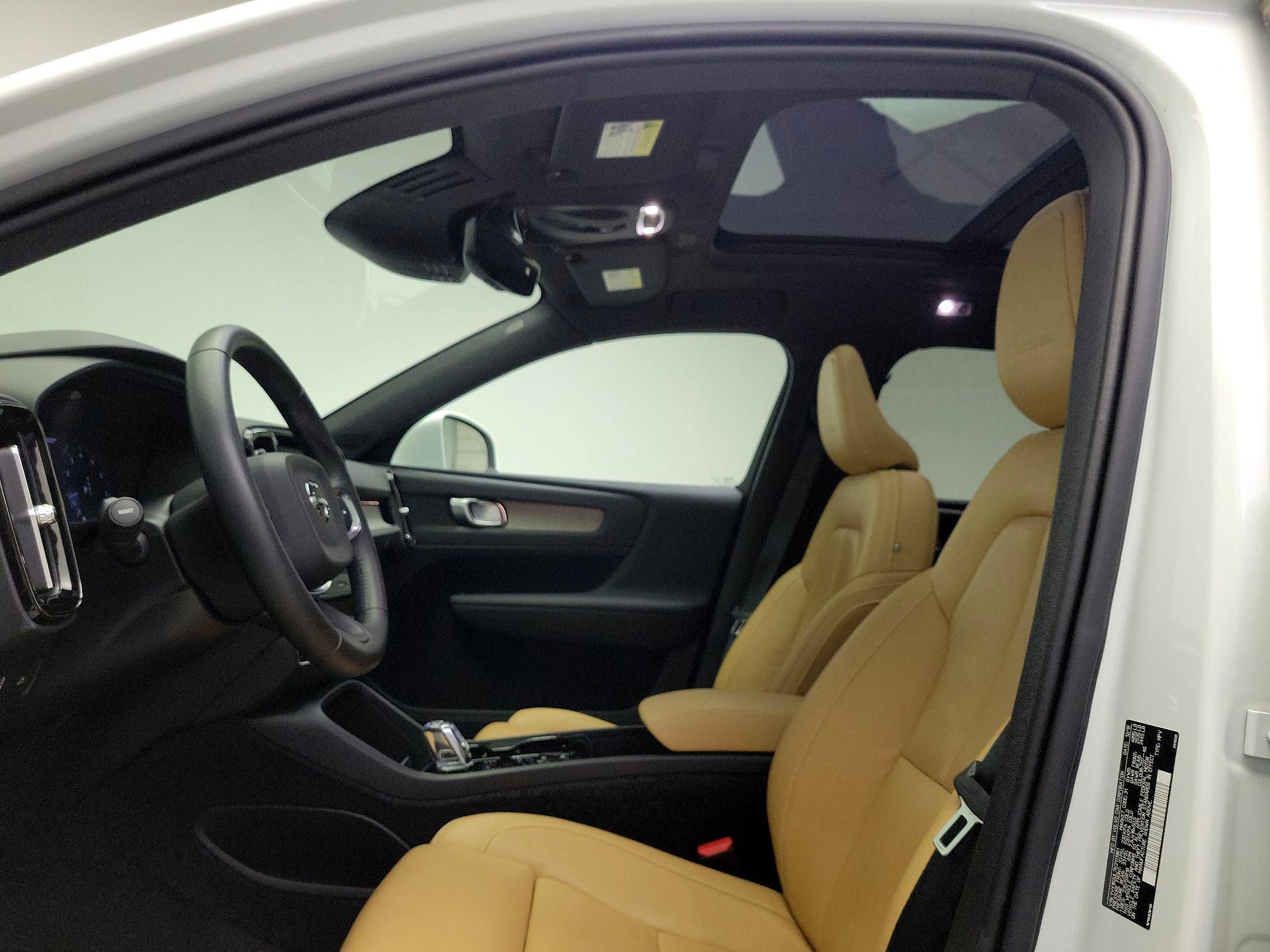 Thumbnail: 2019 Volvo XC40 - 20