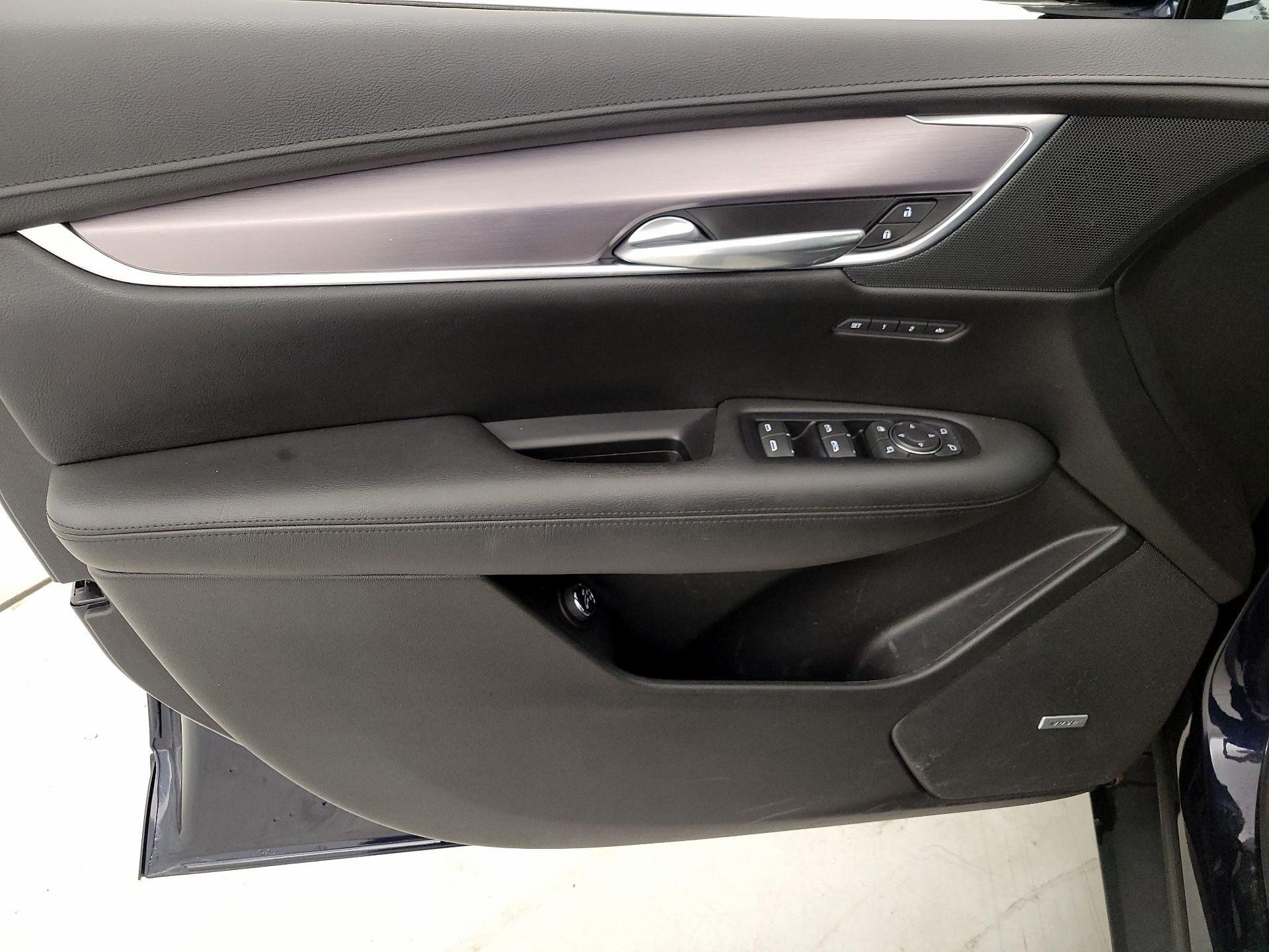 Thumbnail: 2017 Cadillac XT5 - 12
