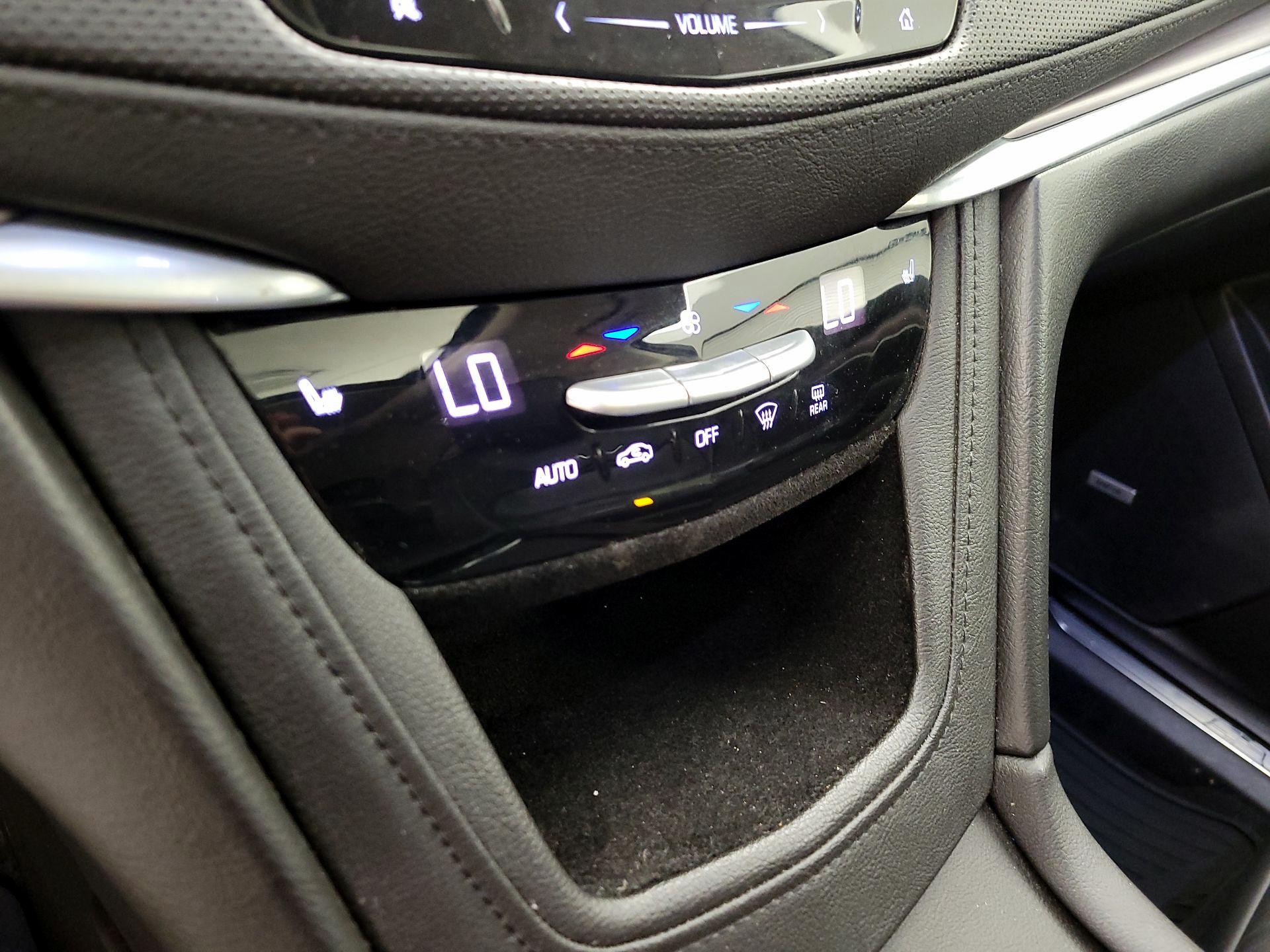 Thumbnail: 2017 Cadillac XT5 - 16