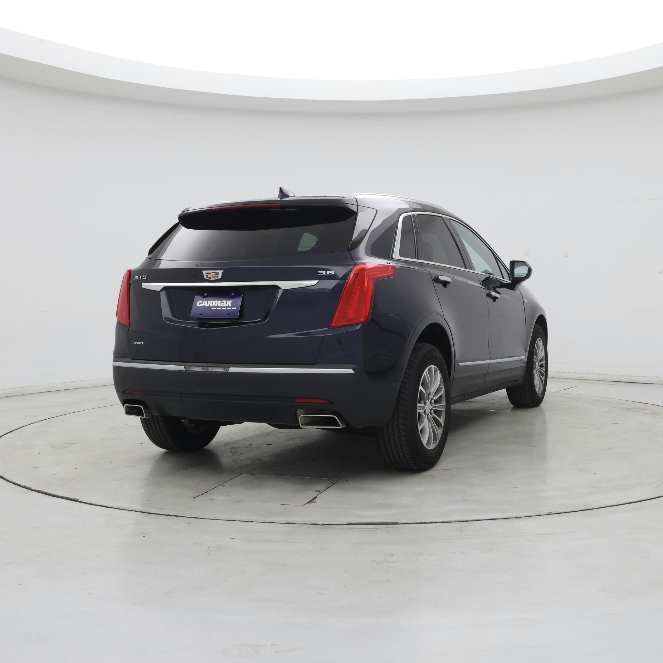 Thumbnail: 2017 Cadillac XT5 - 8