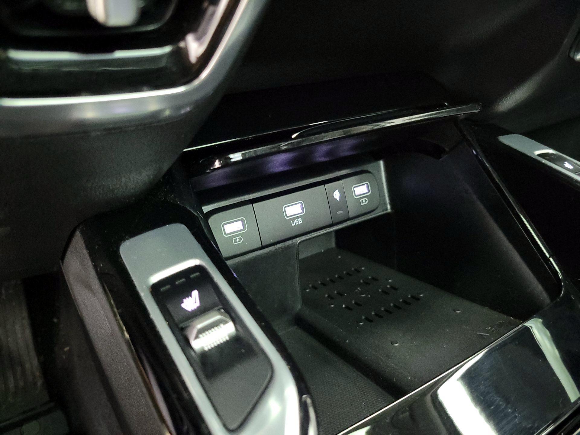 Thumbnail: 2023 Kia Sorento - 19