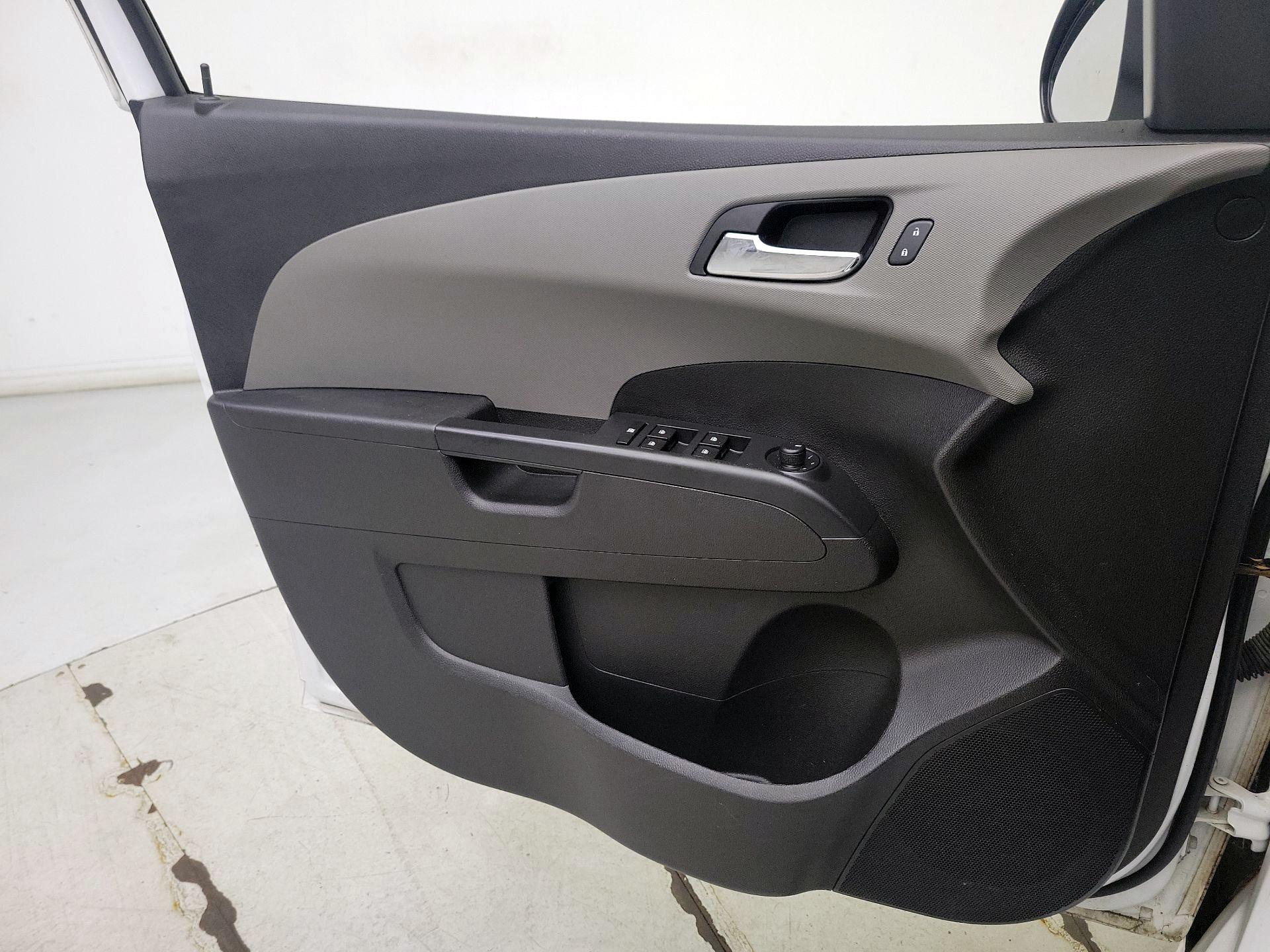 Thumbnail: 2016 Chevrolet Sonic - 12