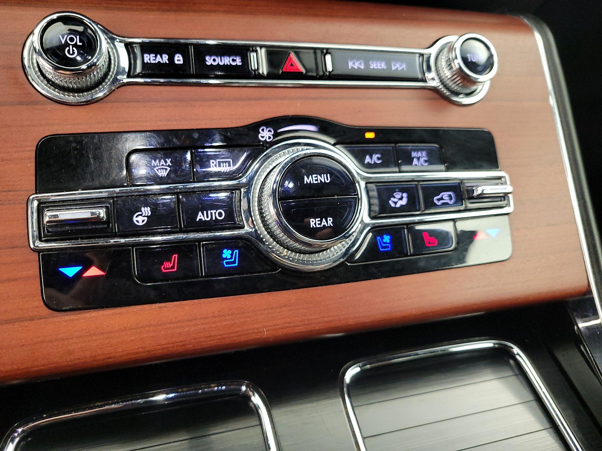 Thumbnail: 2021 Lincoln Aviator - 17