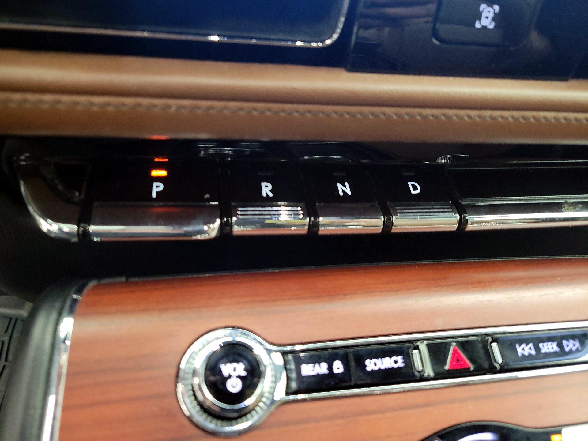 Thumbnail: 2021 Lincoln Aviator - 18