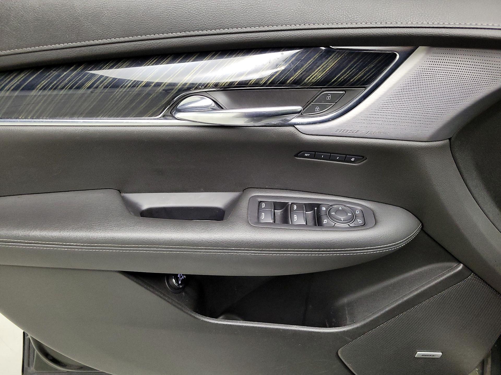 Thumbnail: 2020 Cadillac XT6 - 12