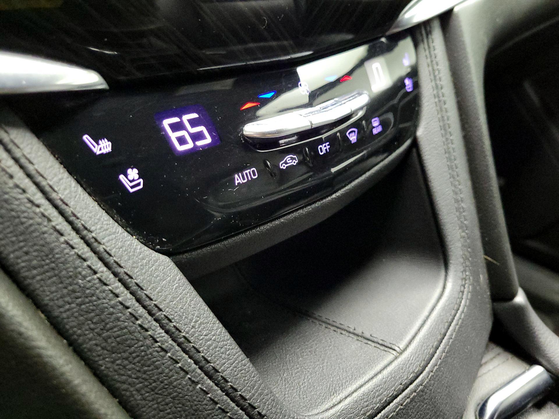 Thumbnail: 2020 Cadillac XT6 - 16
