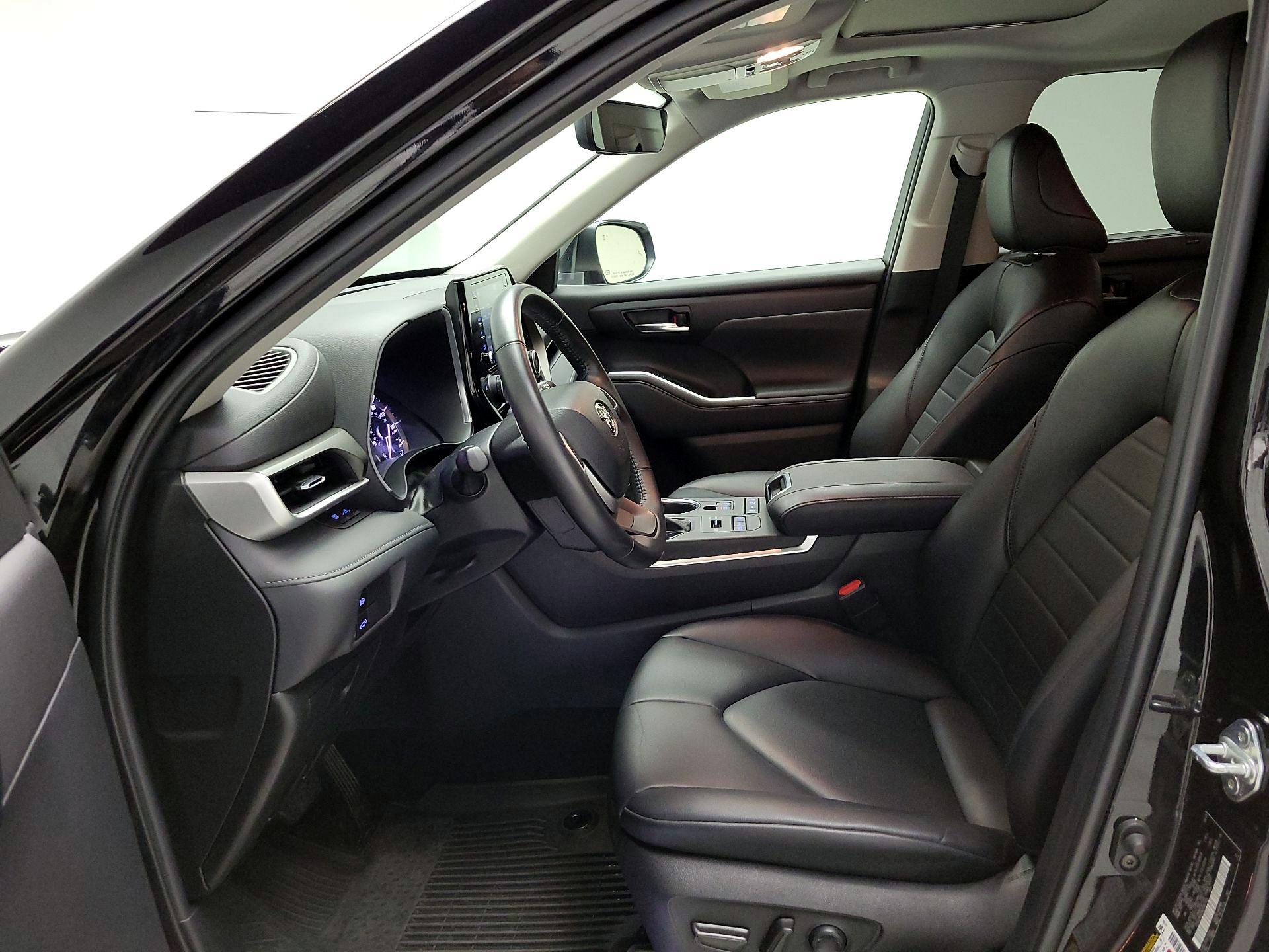 Thumbnail: 2022 Toyota Highlander - 11