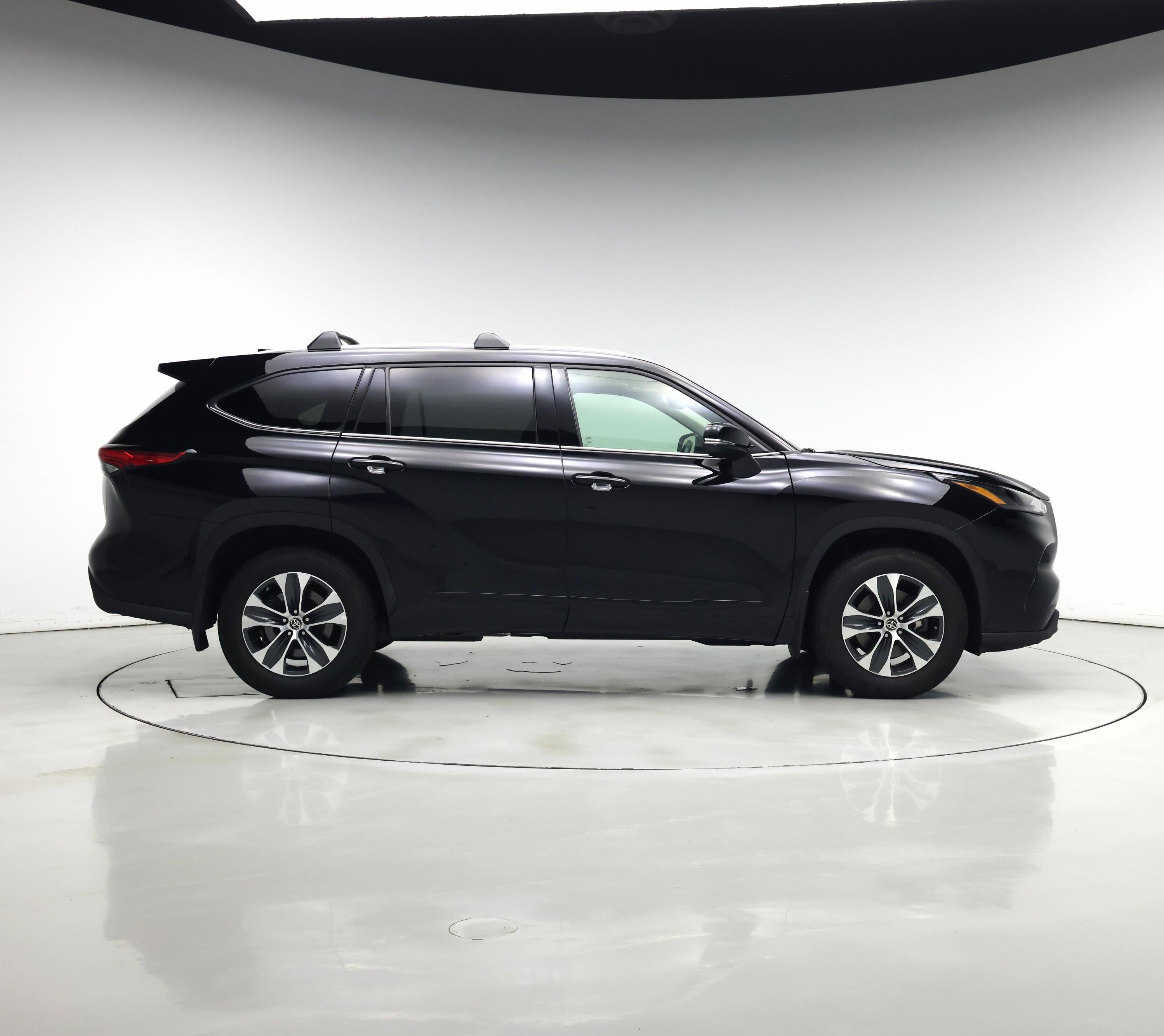 Thumbnail: 2022 Toyota Highlander - 7