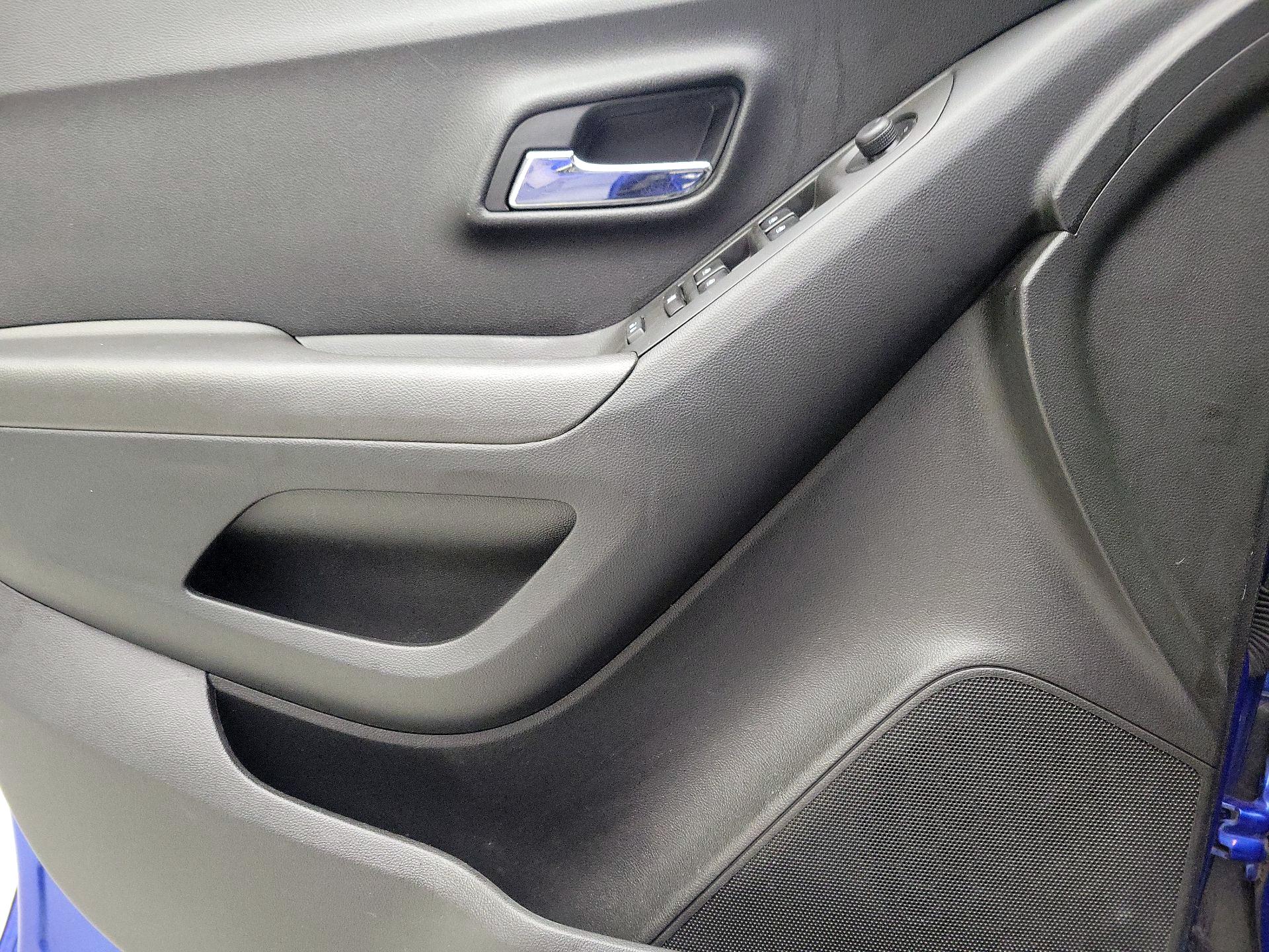 Thumbnail: 2016 Chevrolet Trax - 12