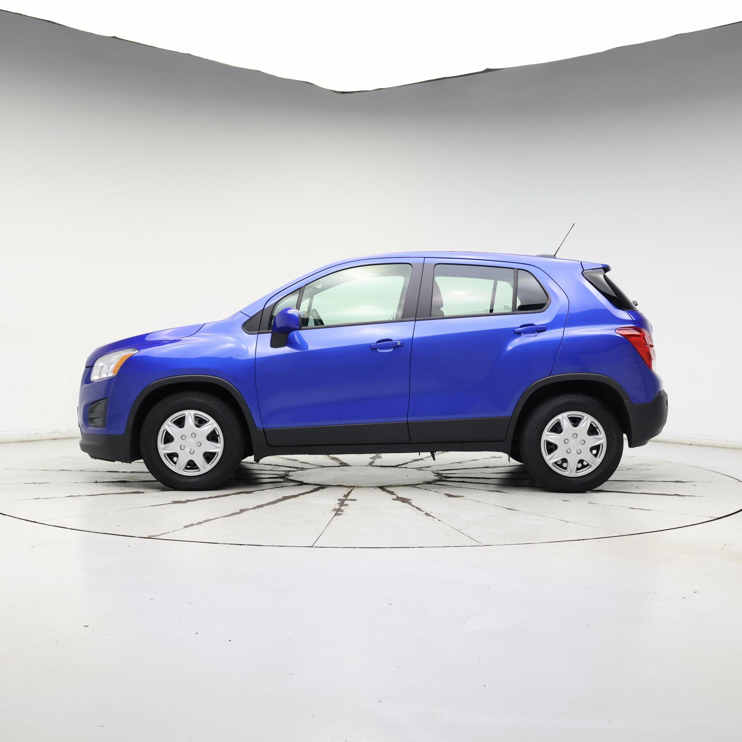 Thumbnail: 2016 Chevrolet Trax - 3