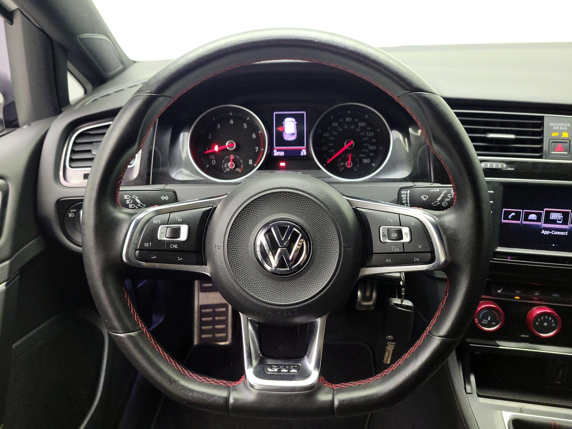Thumbnail: 2017 Volkswagen Golf - 10