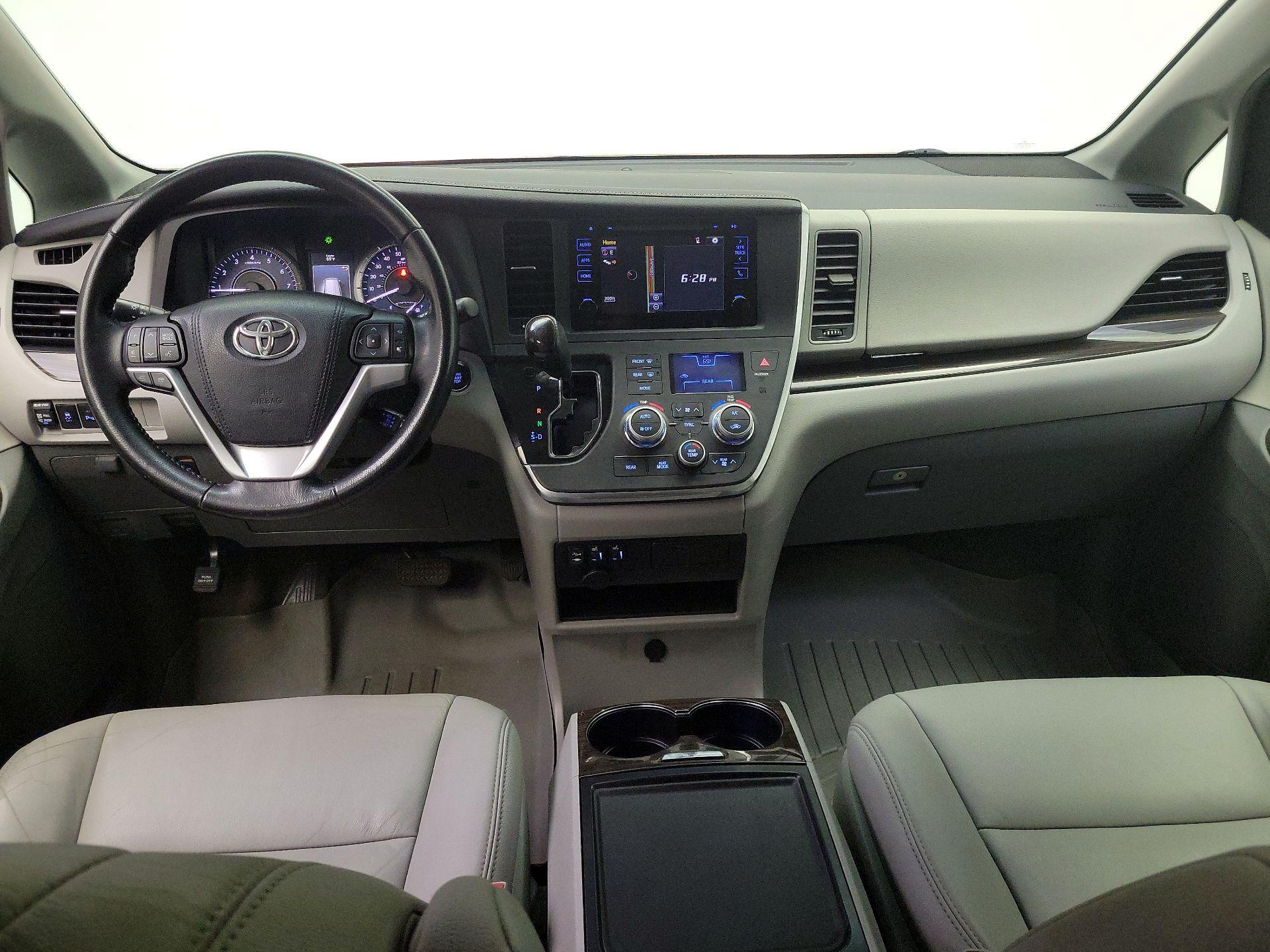 Thumbnail: 2016 Toyota Sienna - 9