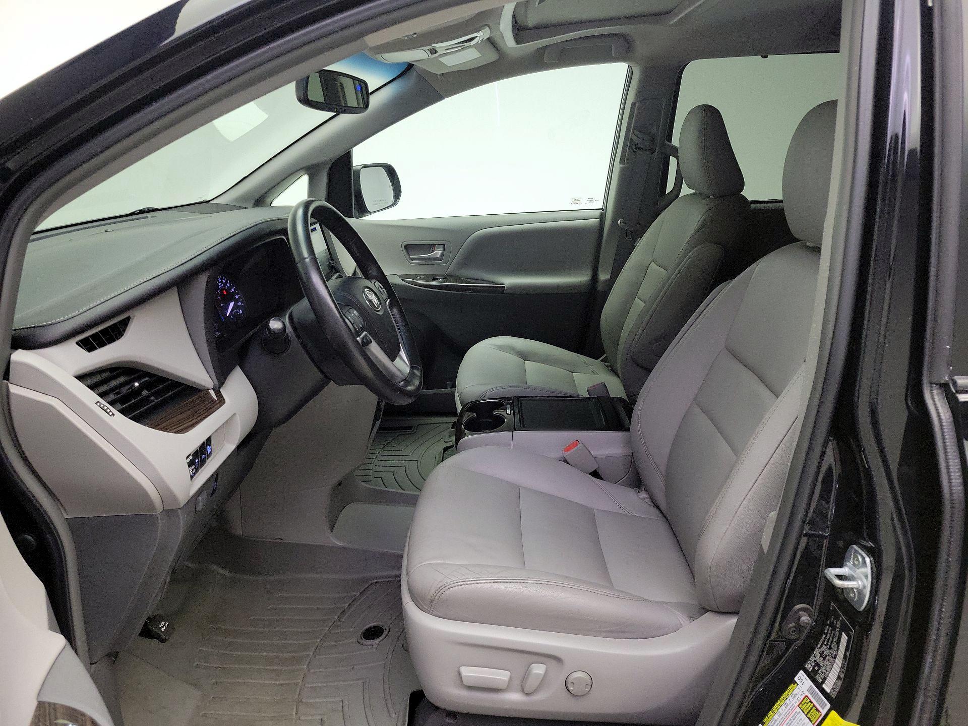 Thumbnail: 2016 Toyota Sienna - 11
