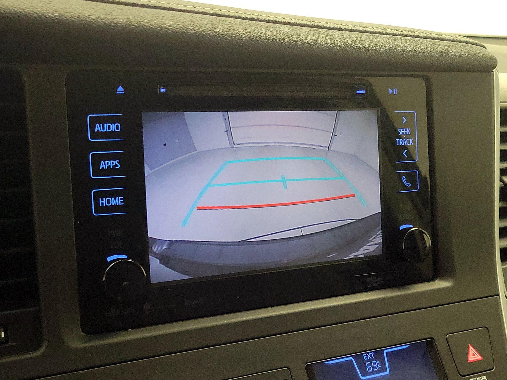 Thumbnail: 2016 Toyota Sienna - 15
