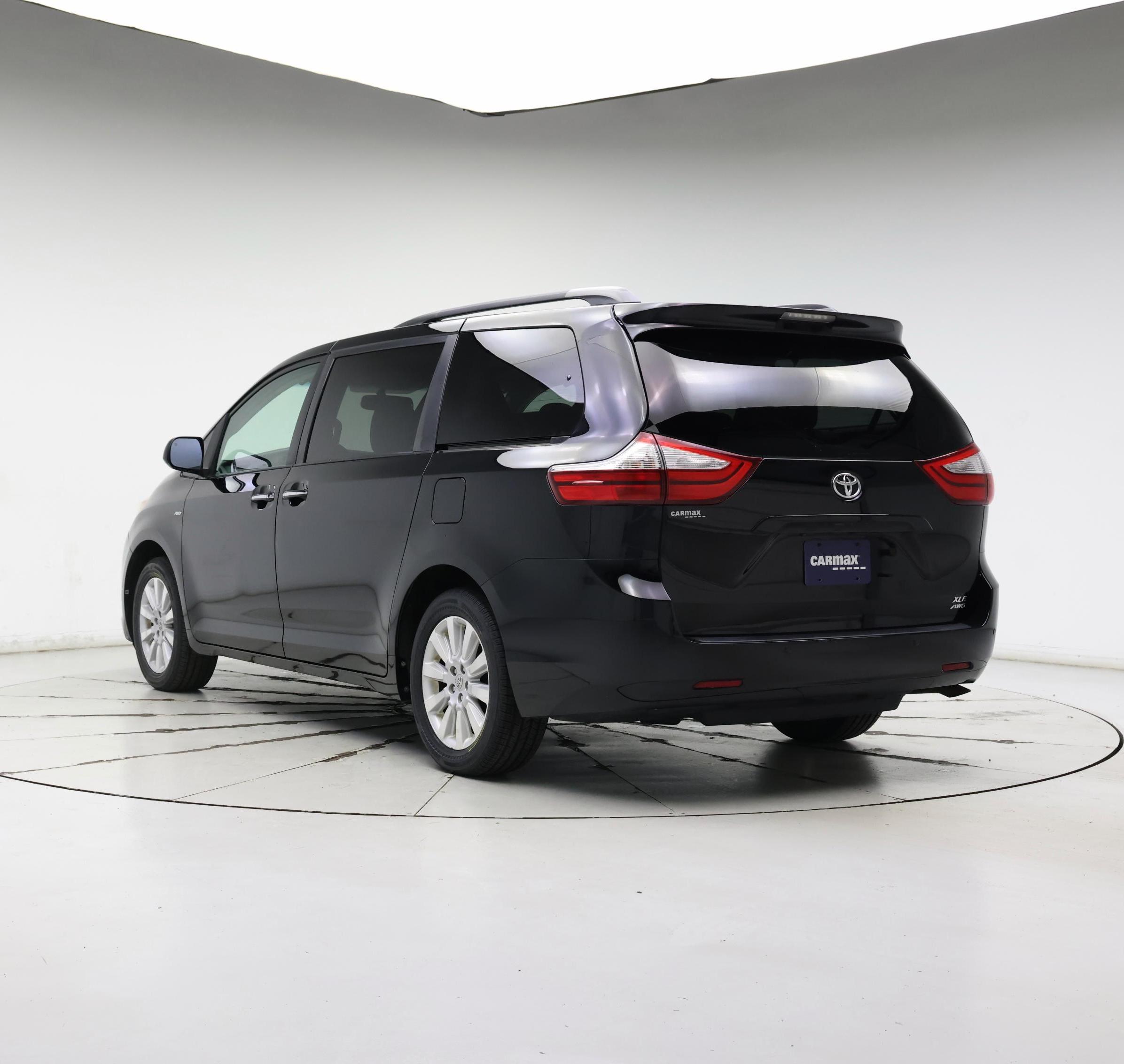 Thumbnail: 2016 Toyota Sienna - 2