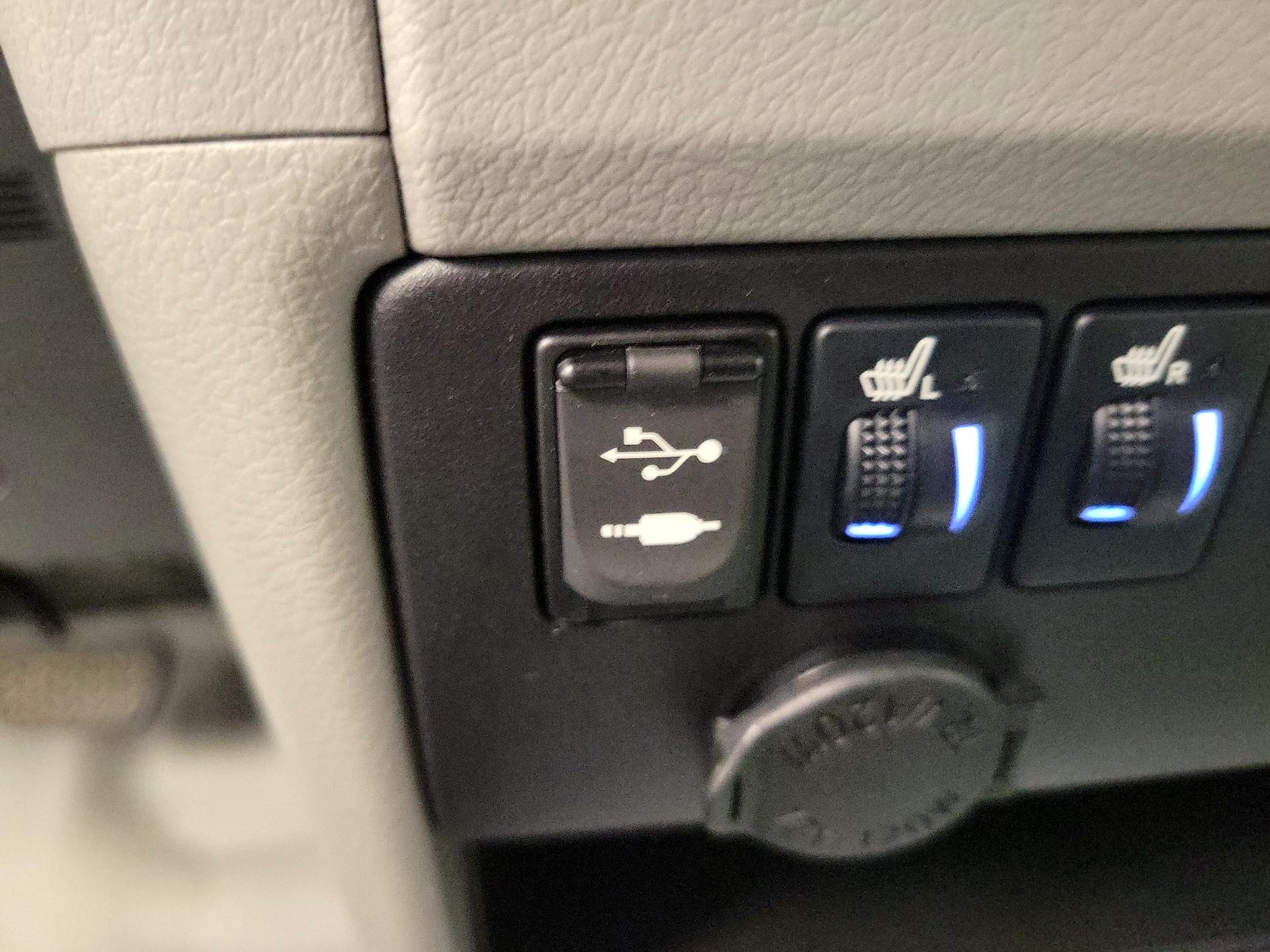 Thumbnail: 2016 Toyota Sienna - 19