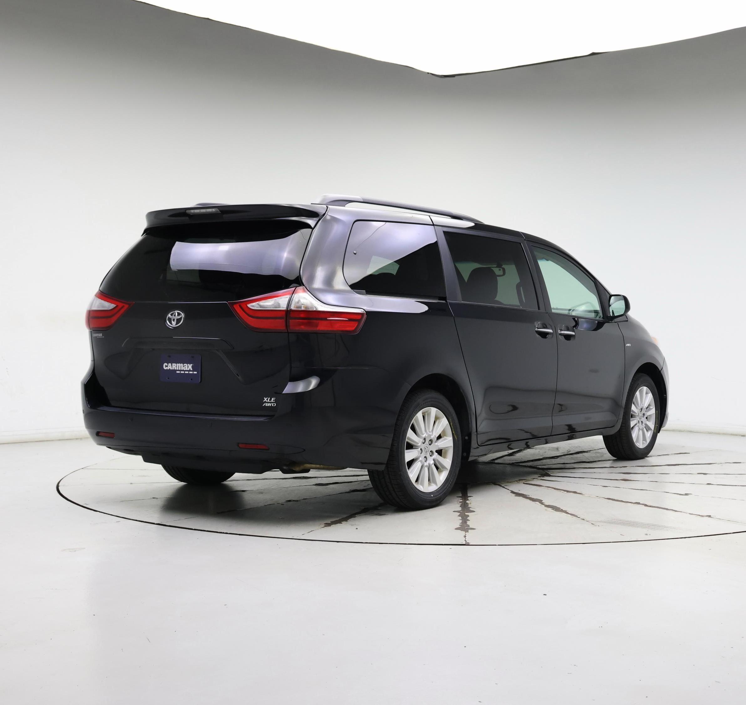 Thumbnail: 2016 Toyota Sienna - 8
