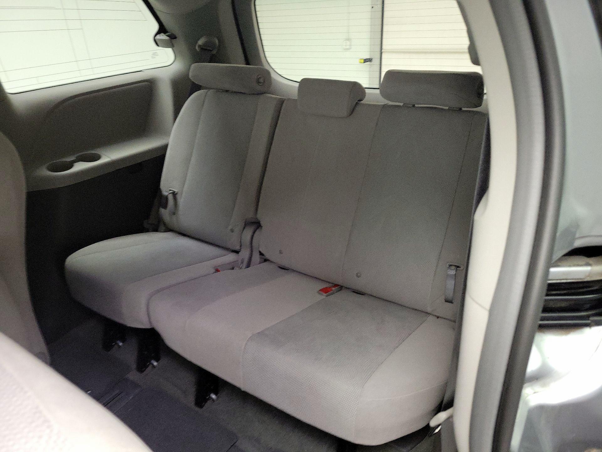 Thumbnail: 2016 Toyota Sienna - 20