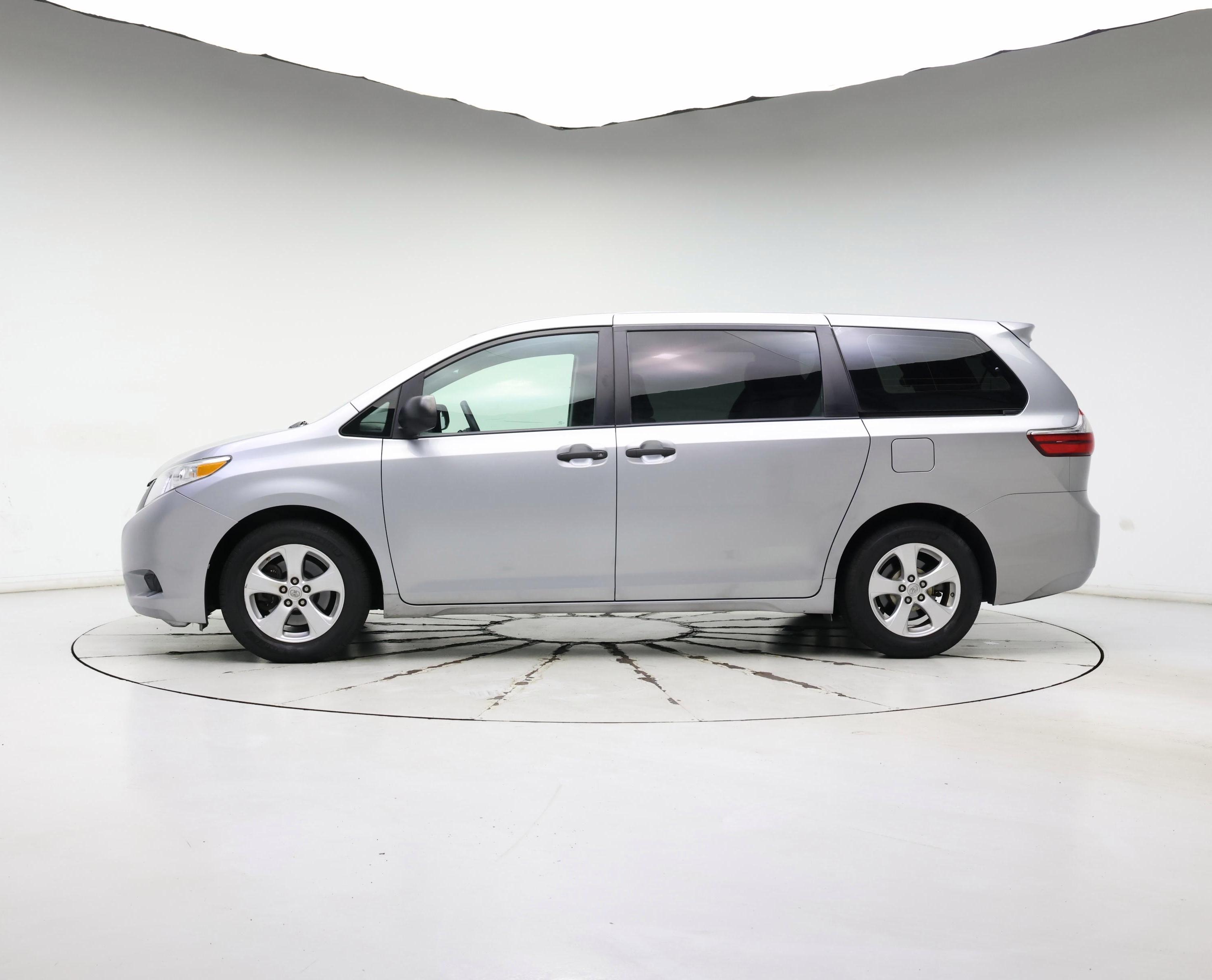 Thumbnail: 2016 Toyota Sienna - 3