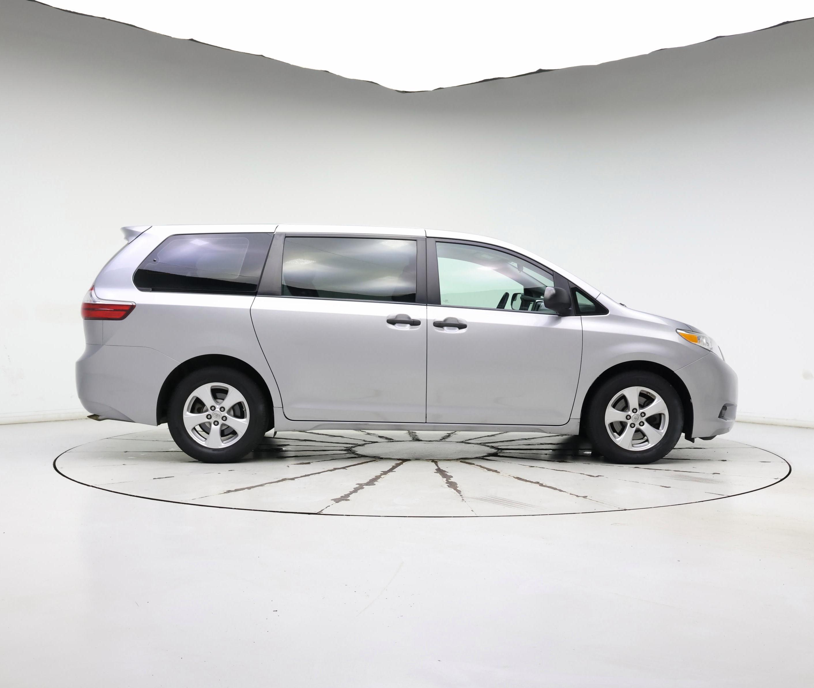 Thumbnail: 2016 Toyota Sienna - 7